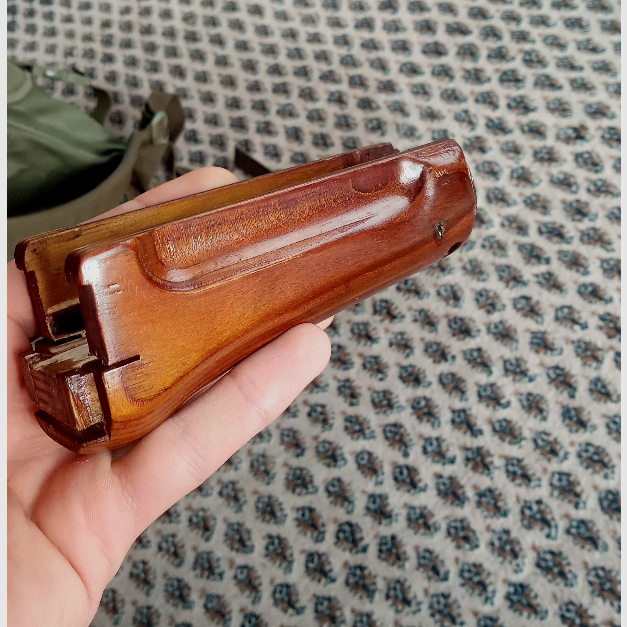 Protezione in legno per AKS-74u / Krinkov russo con molla e distanziatore Tula circa 1985 protezione in legno AKSU