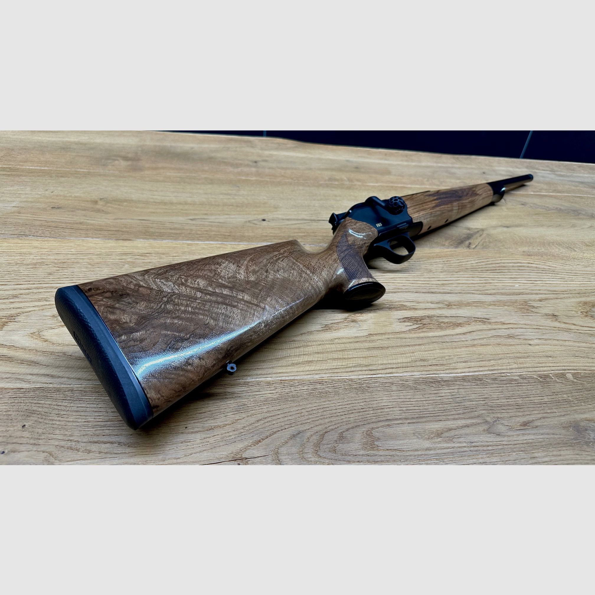 Blaser R8 / HK 3 / M15x1 / gekürzter Lauf / goldenes Logo / AH Kammergriffkugel / Kaliber nach Wahl