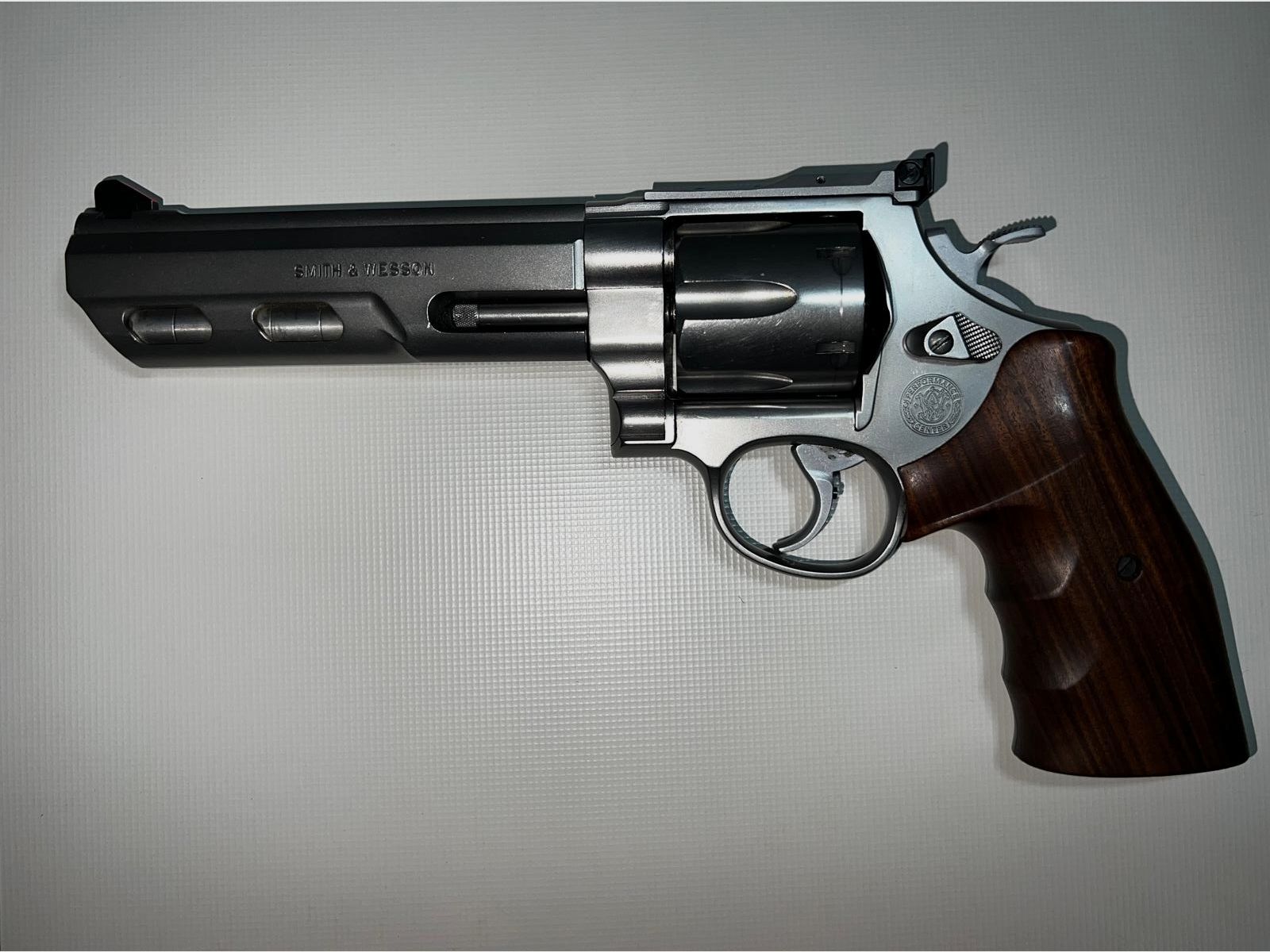 Smith & Wesson 629-5 Performance Center .44 Magnum – Sammlerstück mit Power und Stil