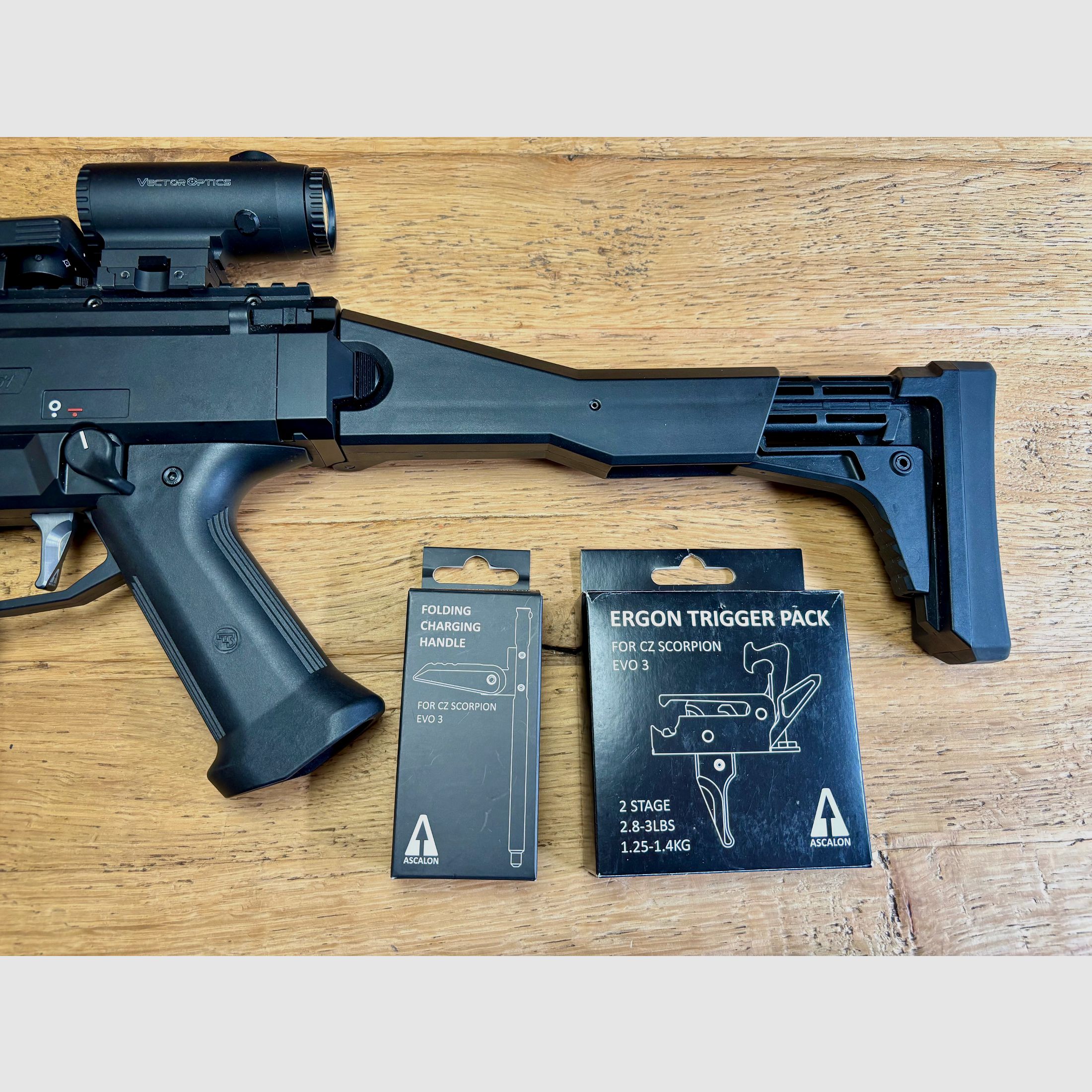 Selbstladebüchse CZ Scorpion Evo 3 S1 Carbine Sportabzug, Schubschaft klappbar,  Kompensator – Kaliber 9 mm Luger inkl. Red Dot u 5fach Magnifier