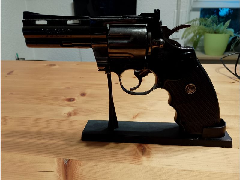 Python 357 Revolver Sturmfeuerzeug neuwertig