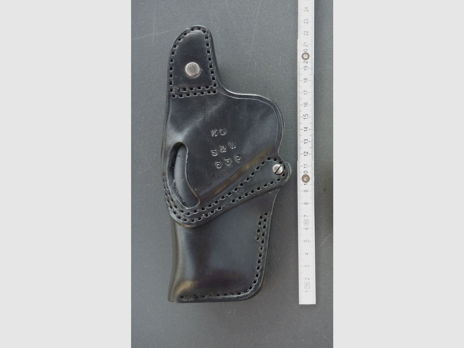 HKDesign Holster  Art. Nr.  002 : Einfachholster mit Snapverschluß  -  für:  S&W 639 -  für Rechtshänder