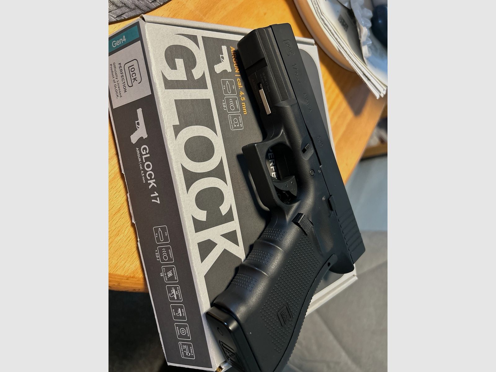 Glock 17 Gen4 Airsoft Co2 BBs