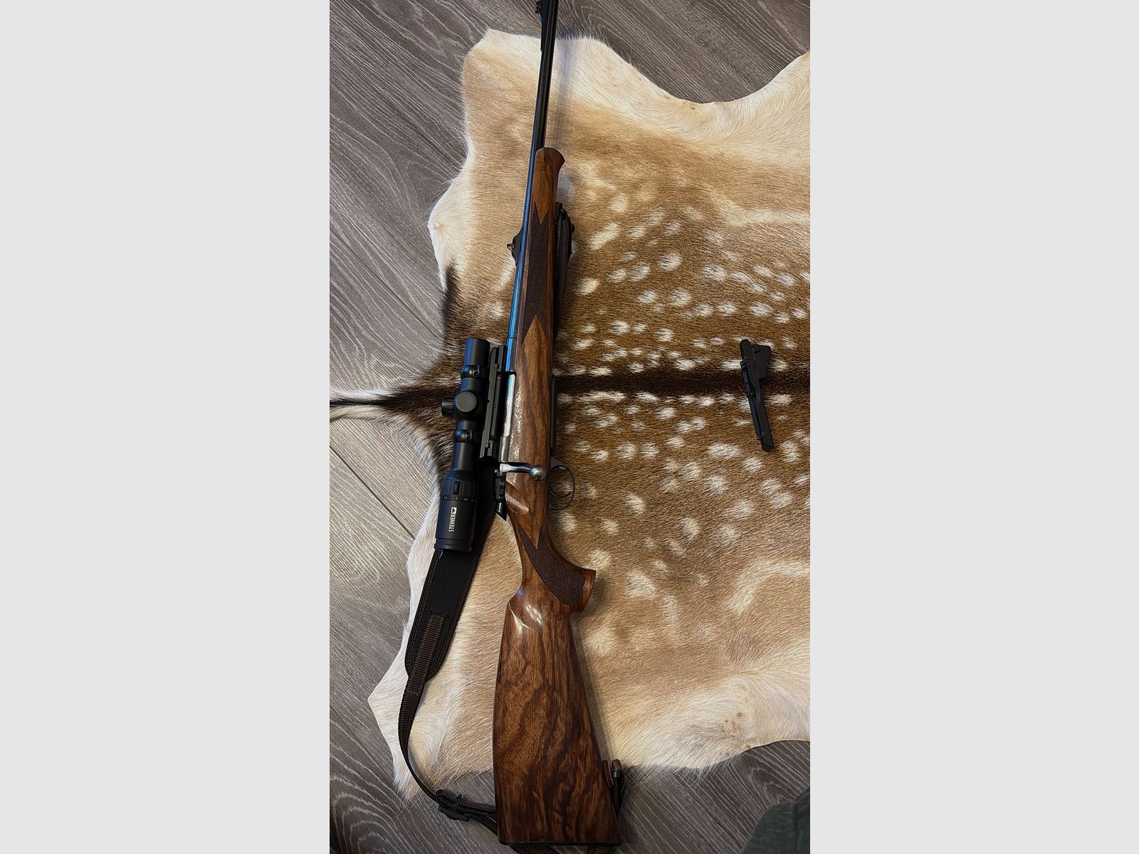 Antonio Zoli w 9,3x62 z ręcznym napinaczem (pakiet na polowanie z psami)