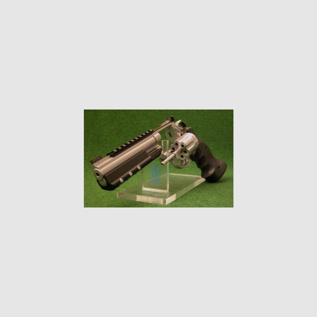 ALPHA TARGET S&W 617 6" .22 LR / .22 lfb Bi-Color