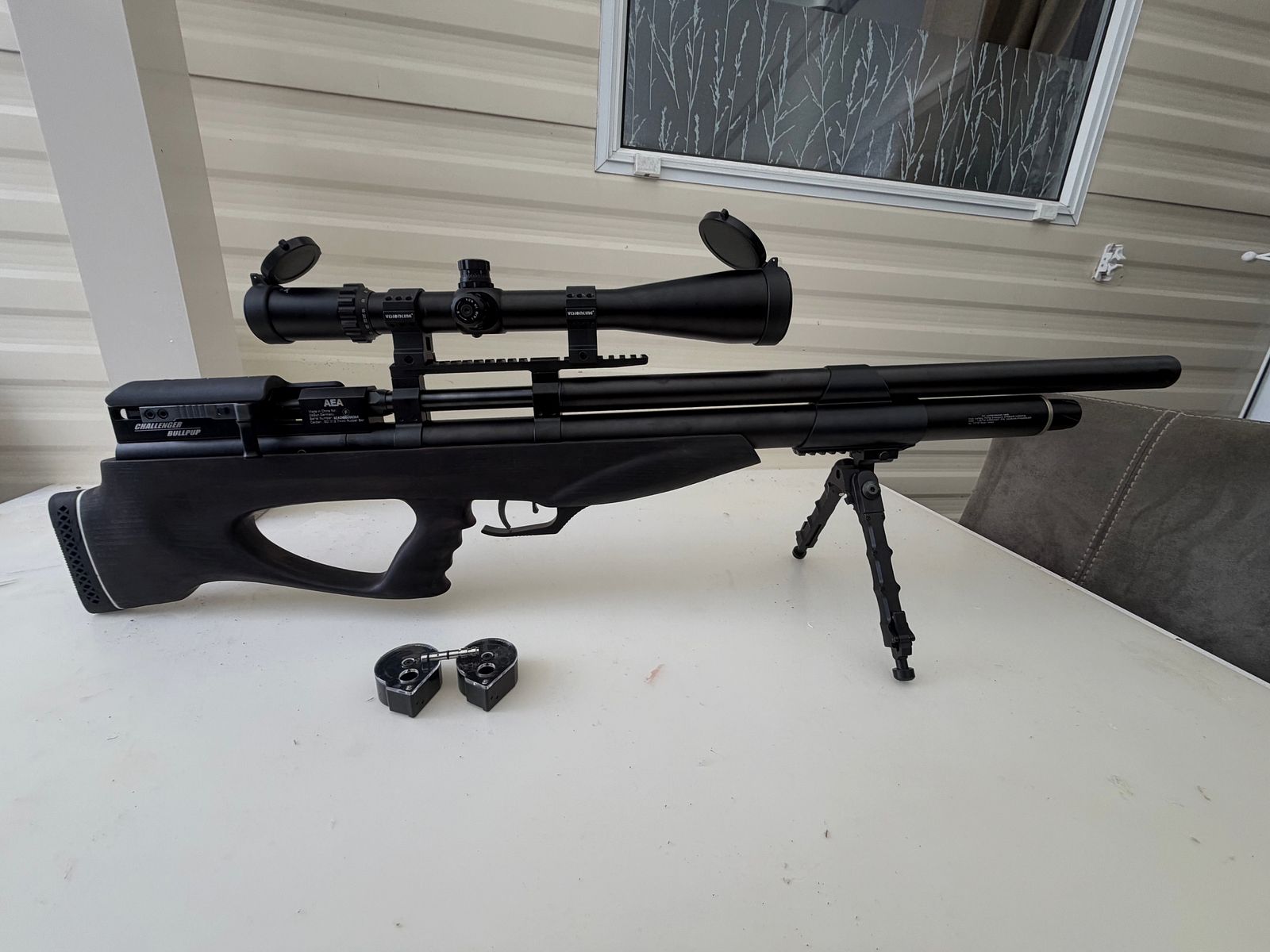 AEA Challenger Cal. 50 F-luchtgeweer met richtkijker Optiek 10-40x56 en tactical bipod