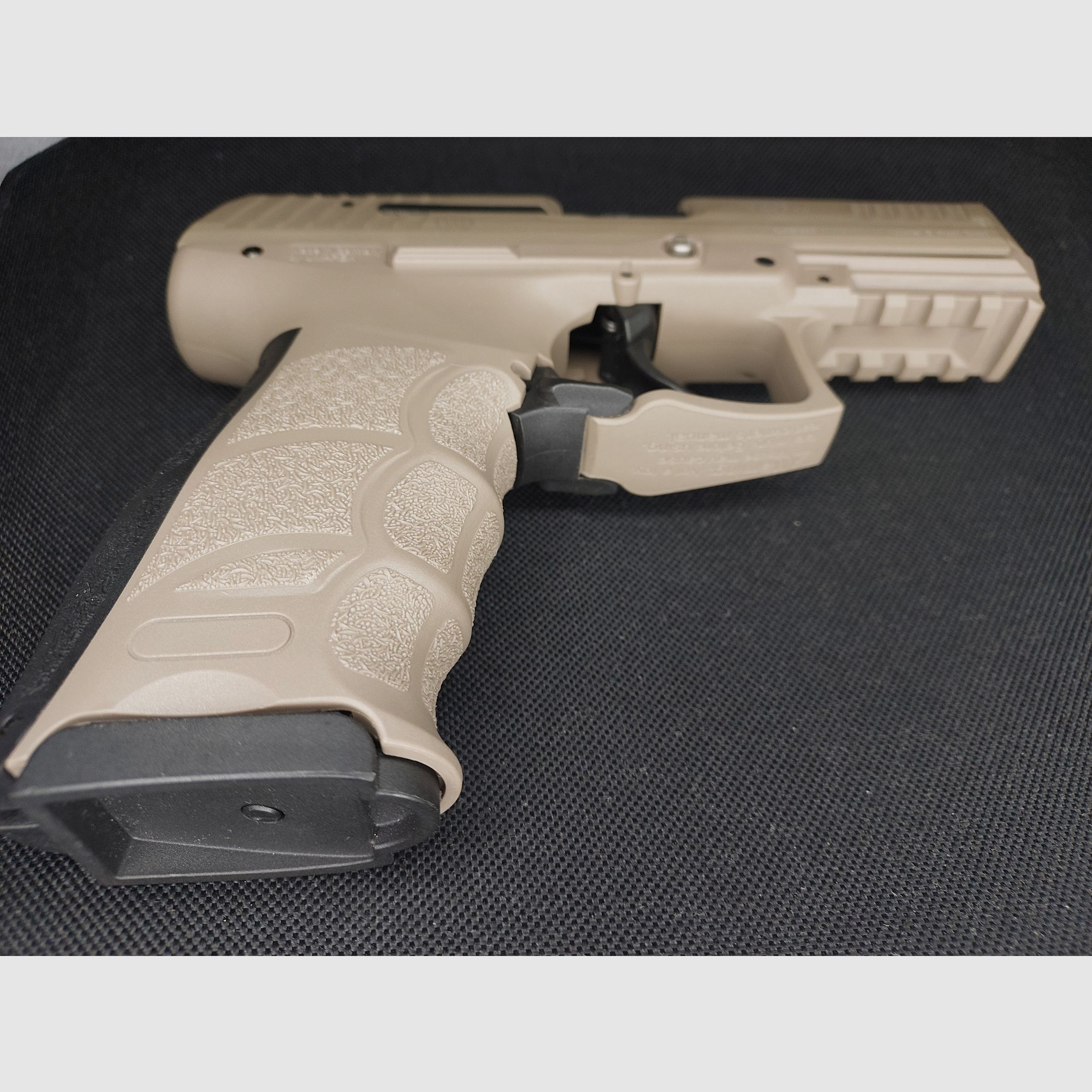 Heckler & Koch P30 Schreckschuss-Pistole 9 mm P.A.K. TAN / FDE (PTB 912)