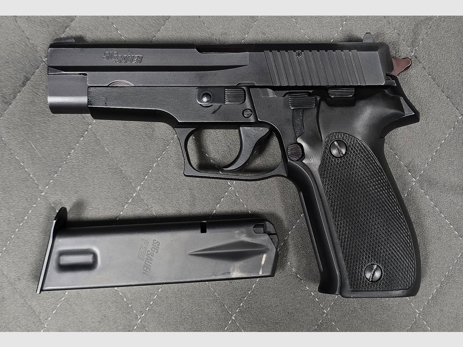 Model: SIG Sauer (#1524), Mod. zonder (Wapen zonder bijzonderheden) - Kaliber: 9mmLuger (#486)