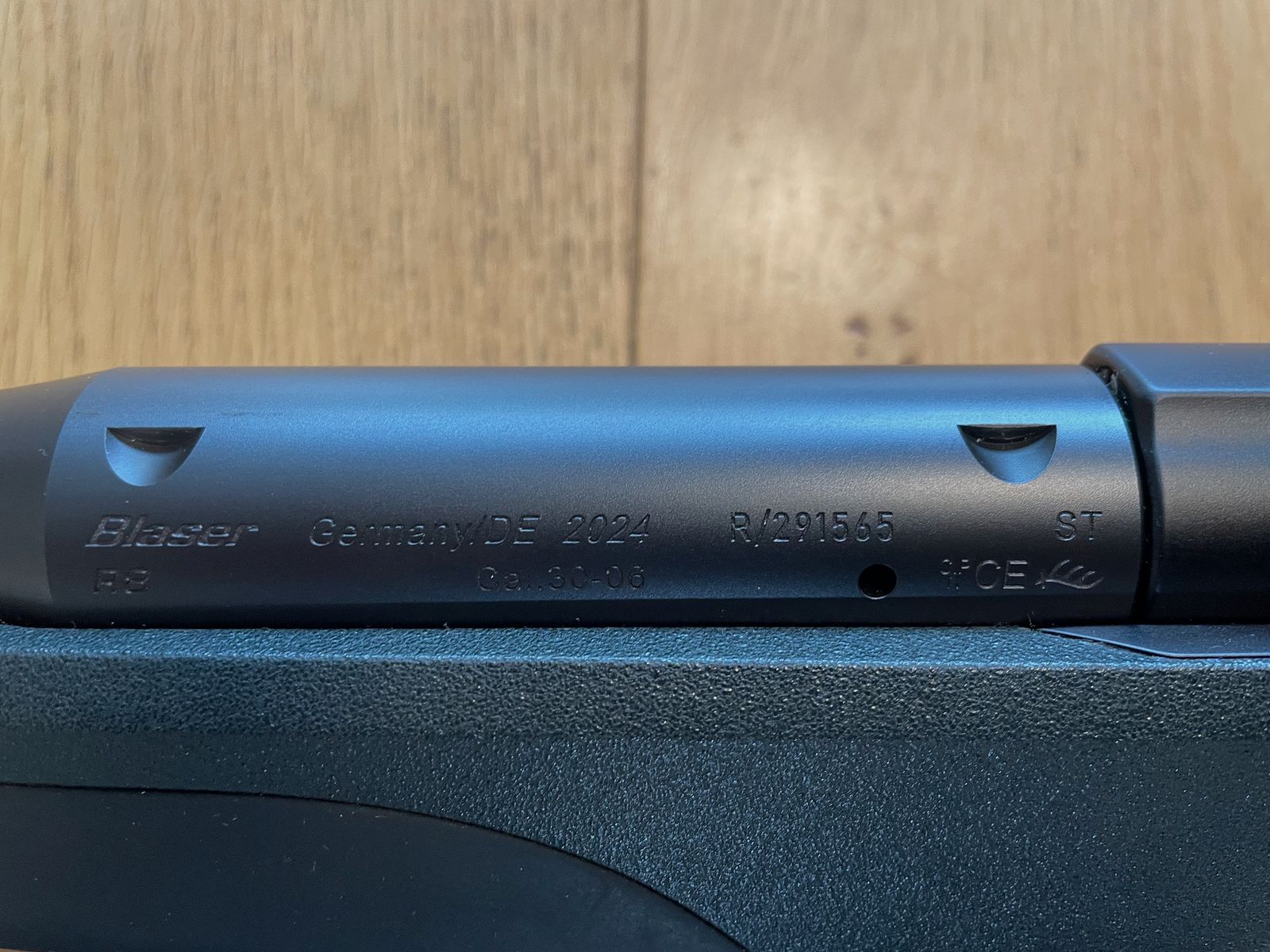 Blaser R8 Professional Kal. 30-06 SPRG / Svemko Schalldämpfer Titan / Blaser Riemen / 100 Schuss