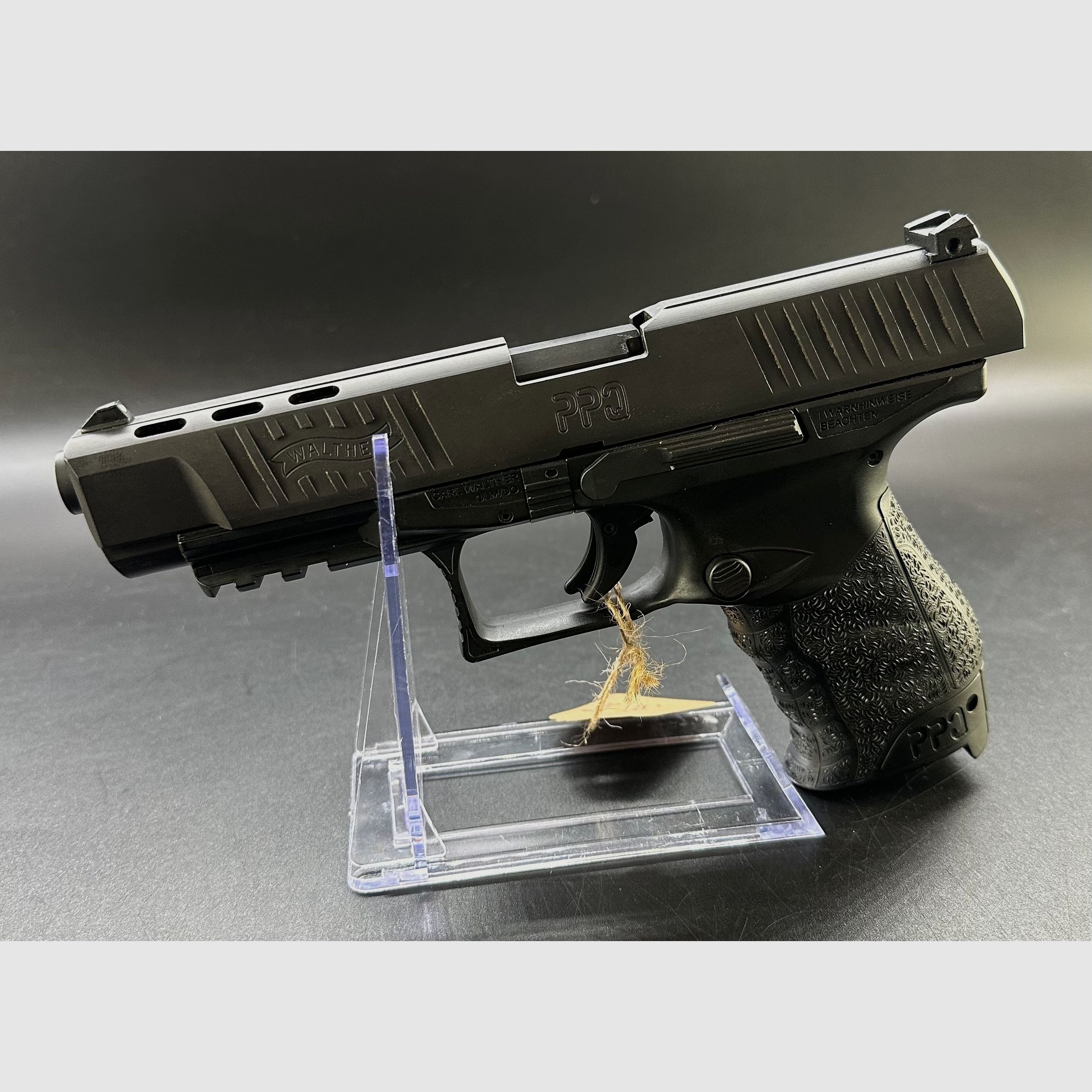 Demonstration weapon Walther semi-automatic. Pistol PPQ M2 9x19 5" 15R 9mm Luger