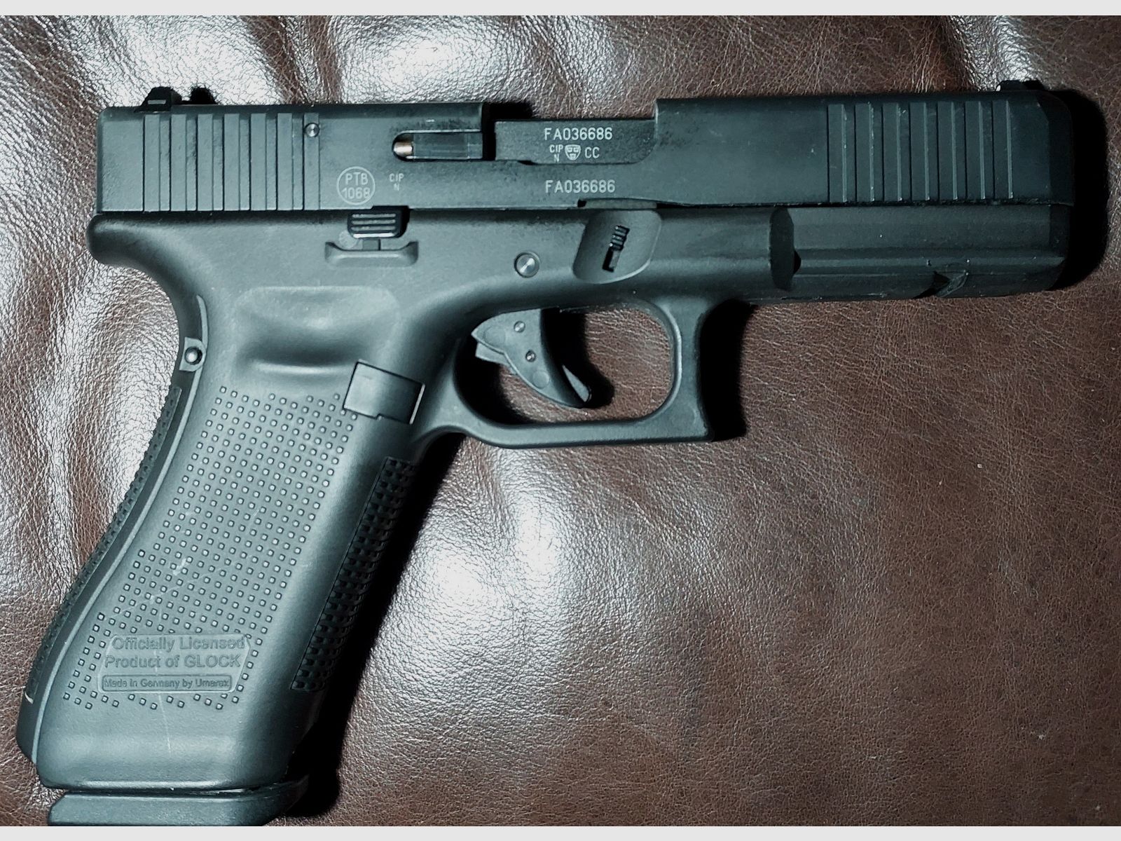 Glock 17 Gen5 Schreckschuss Pistole 9mm P.A.K. schwarz (PTB 1068) - 2 Magazine - Taktisches IWB Holster Rex Arms Sidecar