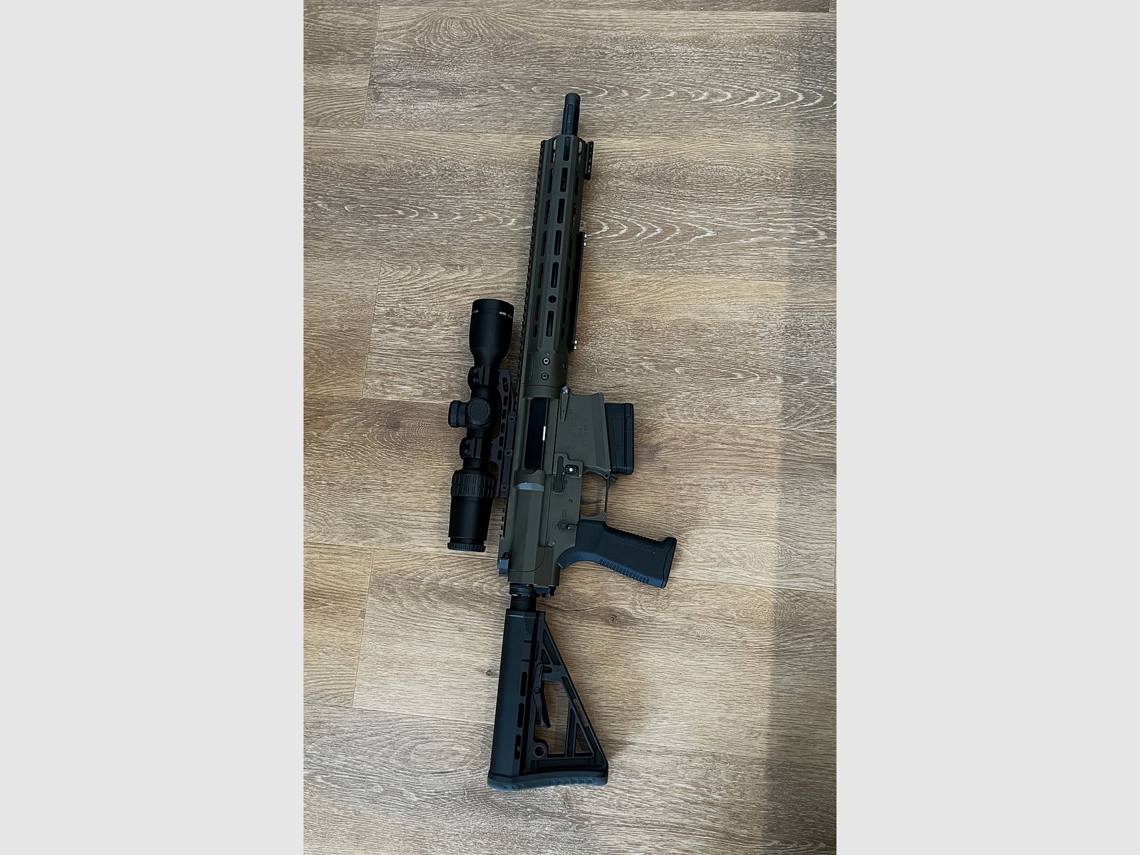 Black Creek Arms AR 10 .308 (14,5“) con 1,5-6x42 Zf