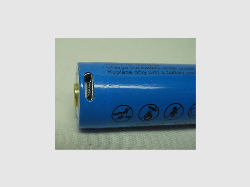 Akumulator INR18650, w tym funkcja ładowania przez USB