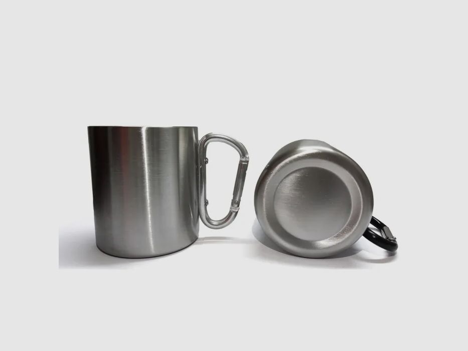 Double-walled stainless steel mug with green carabiner handle