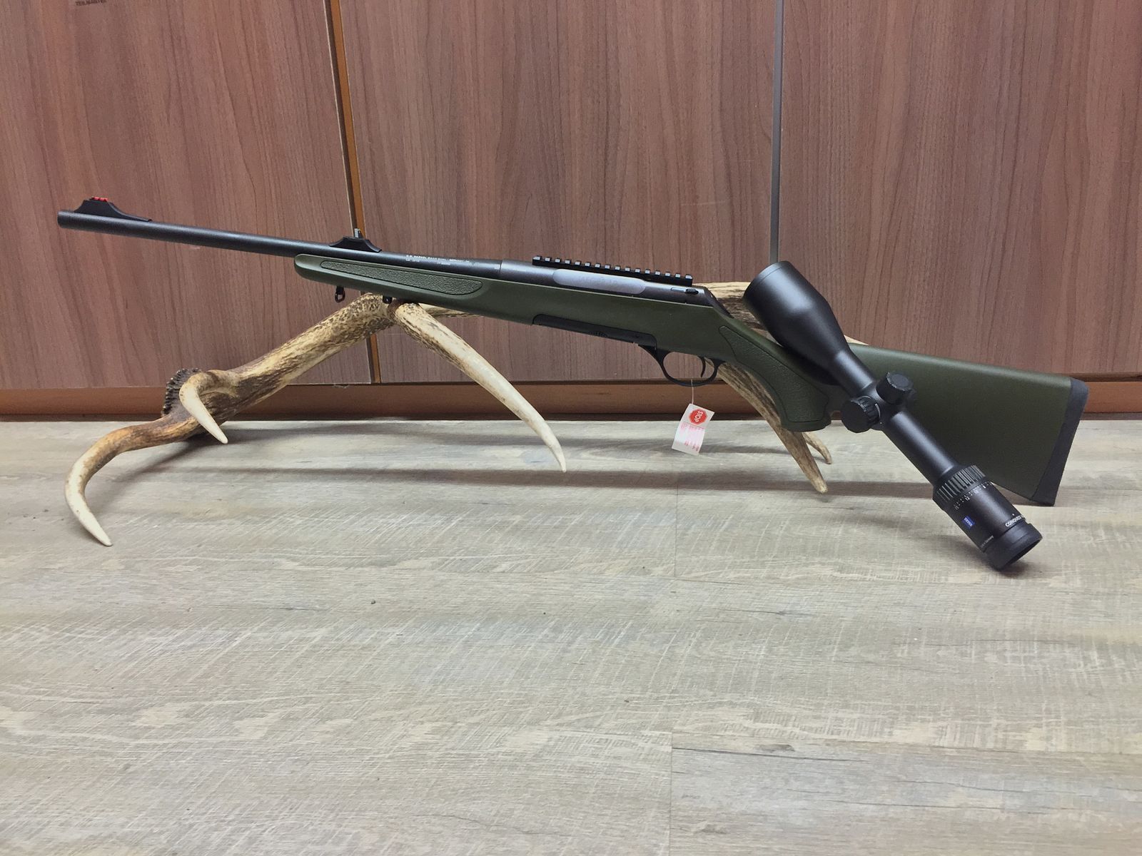 Haenel Varmint Jaeger 10, con Zeiss Conquest V6 2,5-15x56