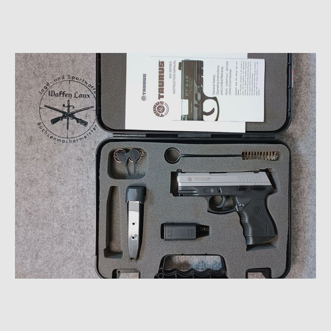 Taurus S.A. Brésil PT 809 C avec mallette et accessoires