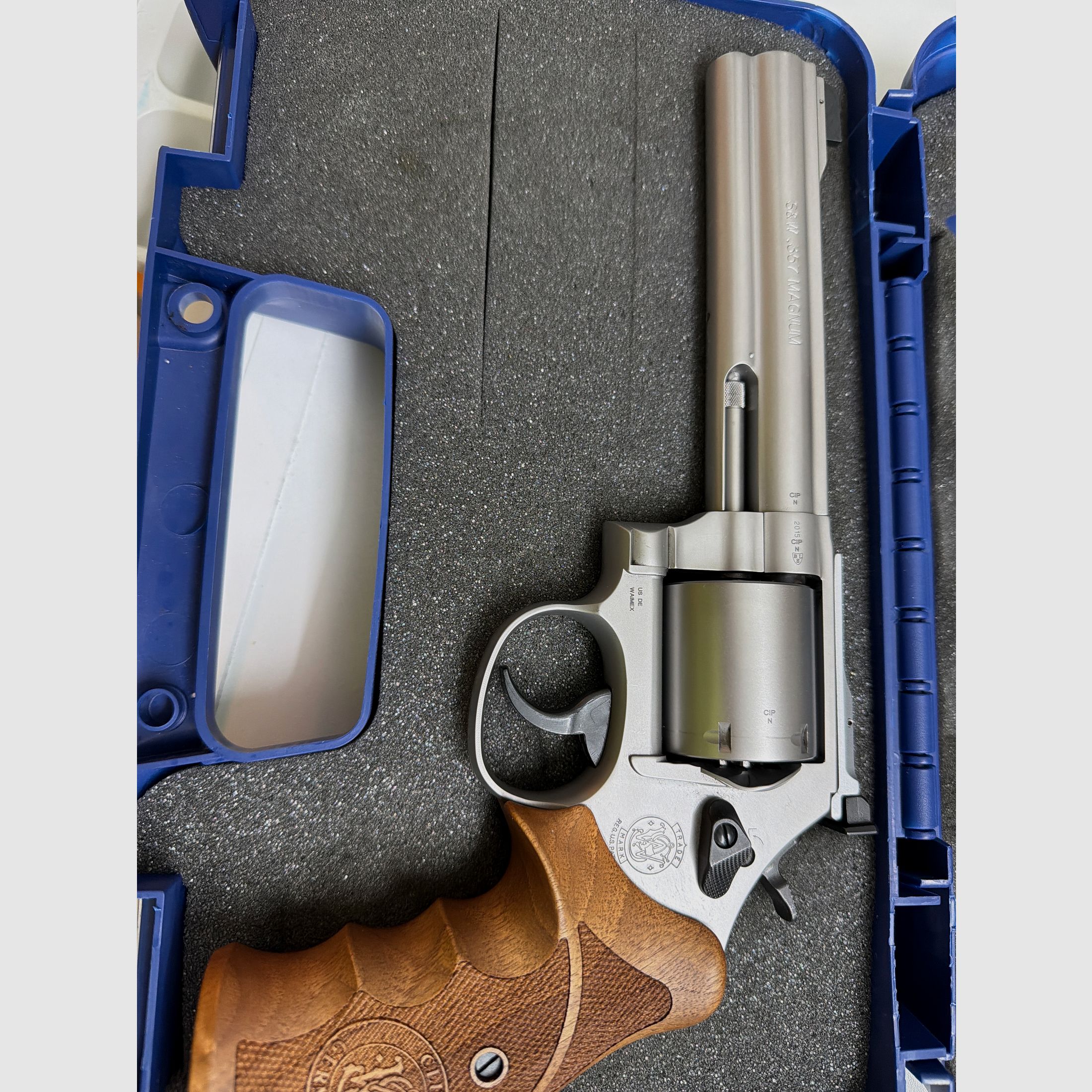 Colt  Smith & Wesson 357 Magnum international 