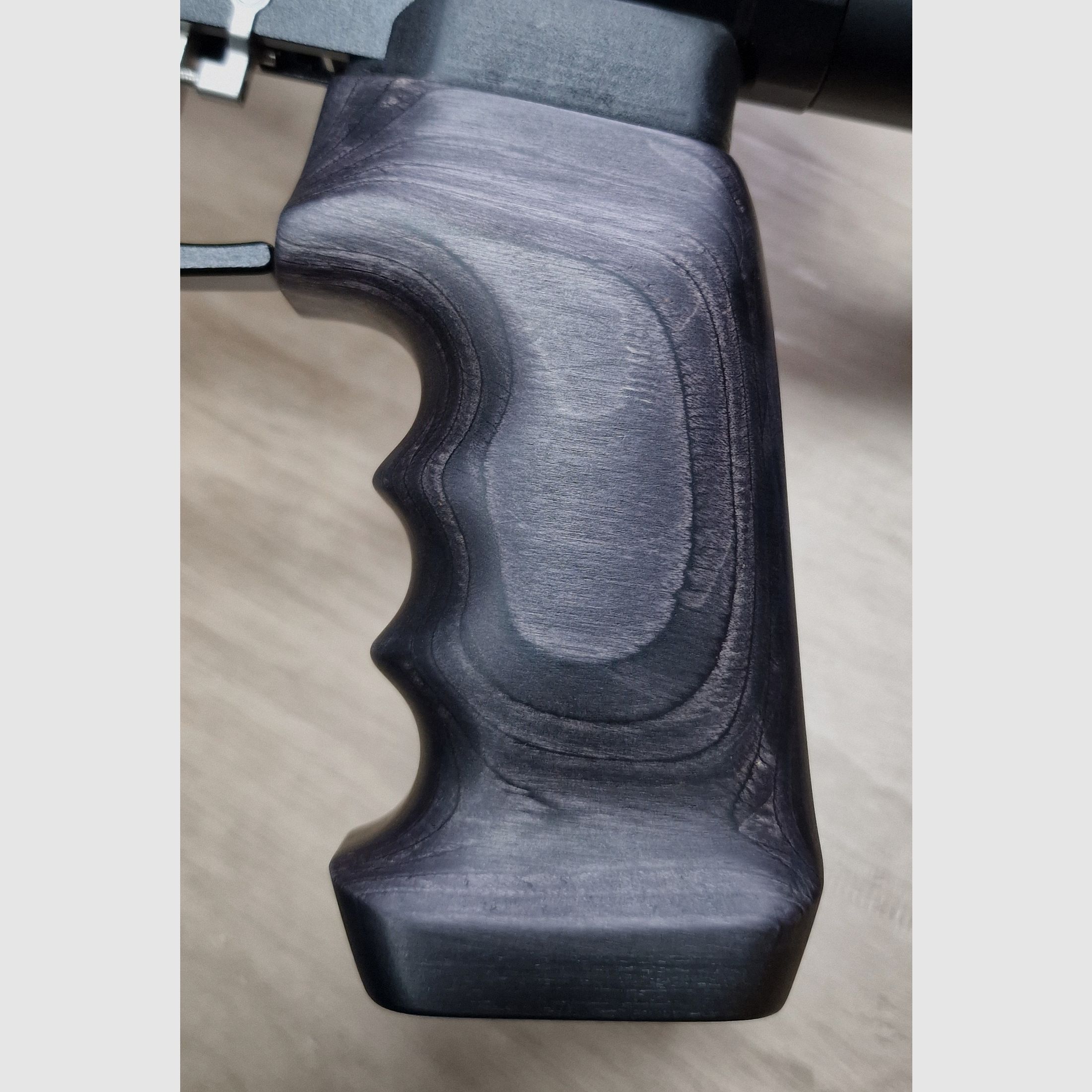 Schulterstütze und Griffschalen schwarz aus Holz für AEA Megalodon