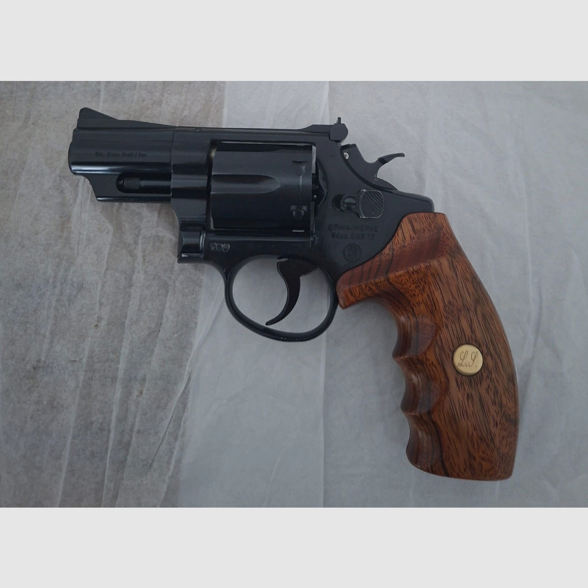 Erma egr 77 PTB 601 goed onderhouden met combat gripplaten