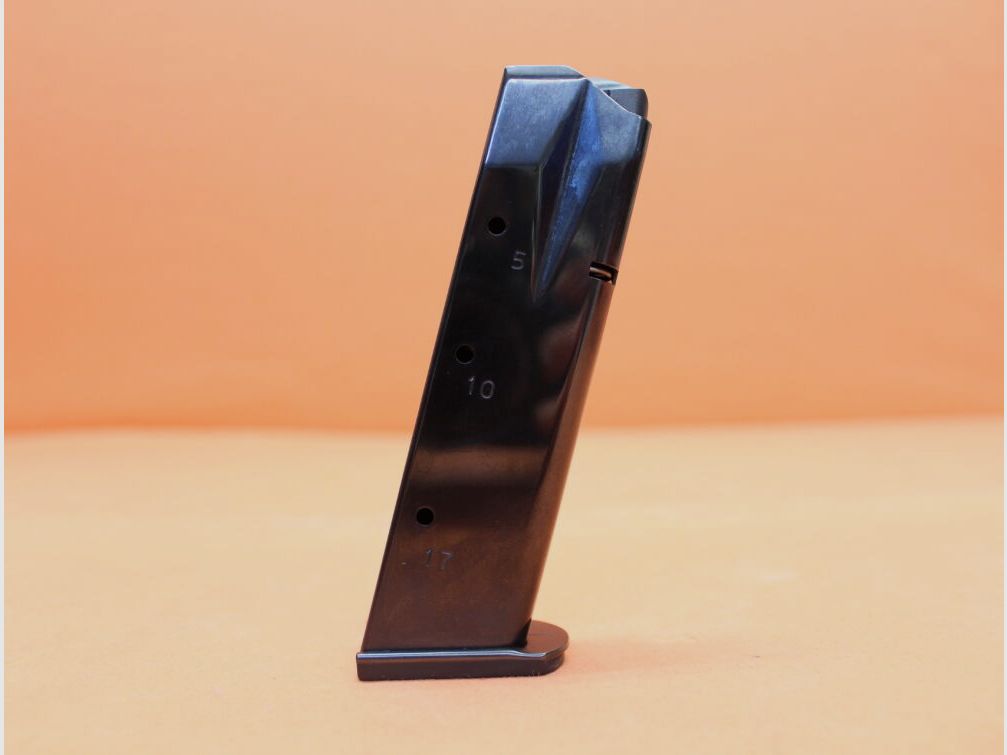 SIG Sauer SIG Sauer P226: Magazine 17-round "Sport" blued with rubber base X-FIVE/ X-SIX 9mm Luger