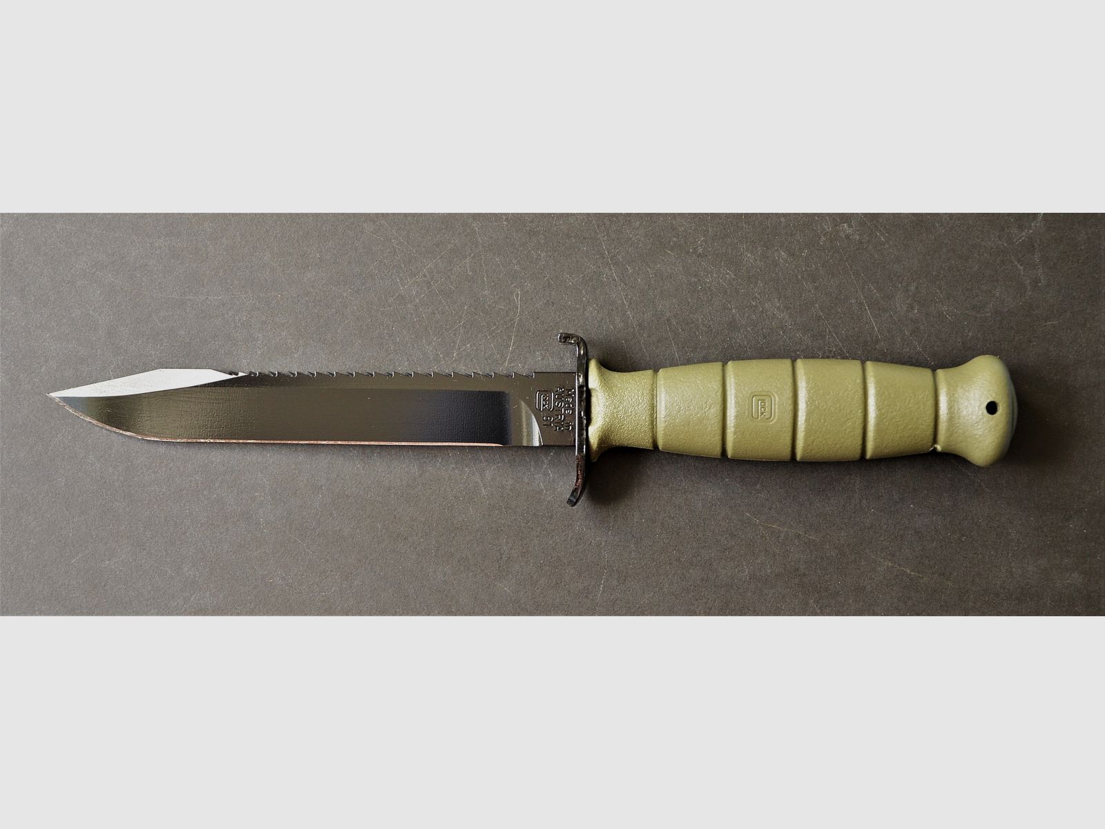 Glock Feldmesser FM 81 oliv – Militärisches Mehrzweckmesser