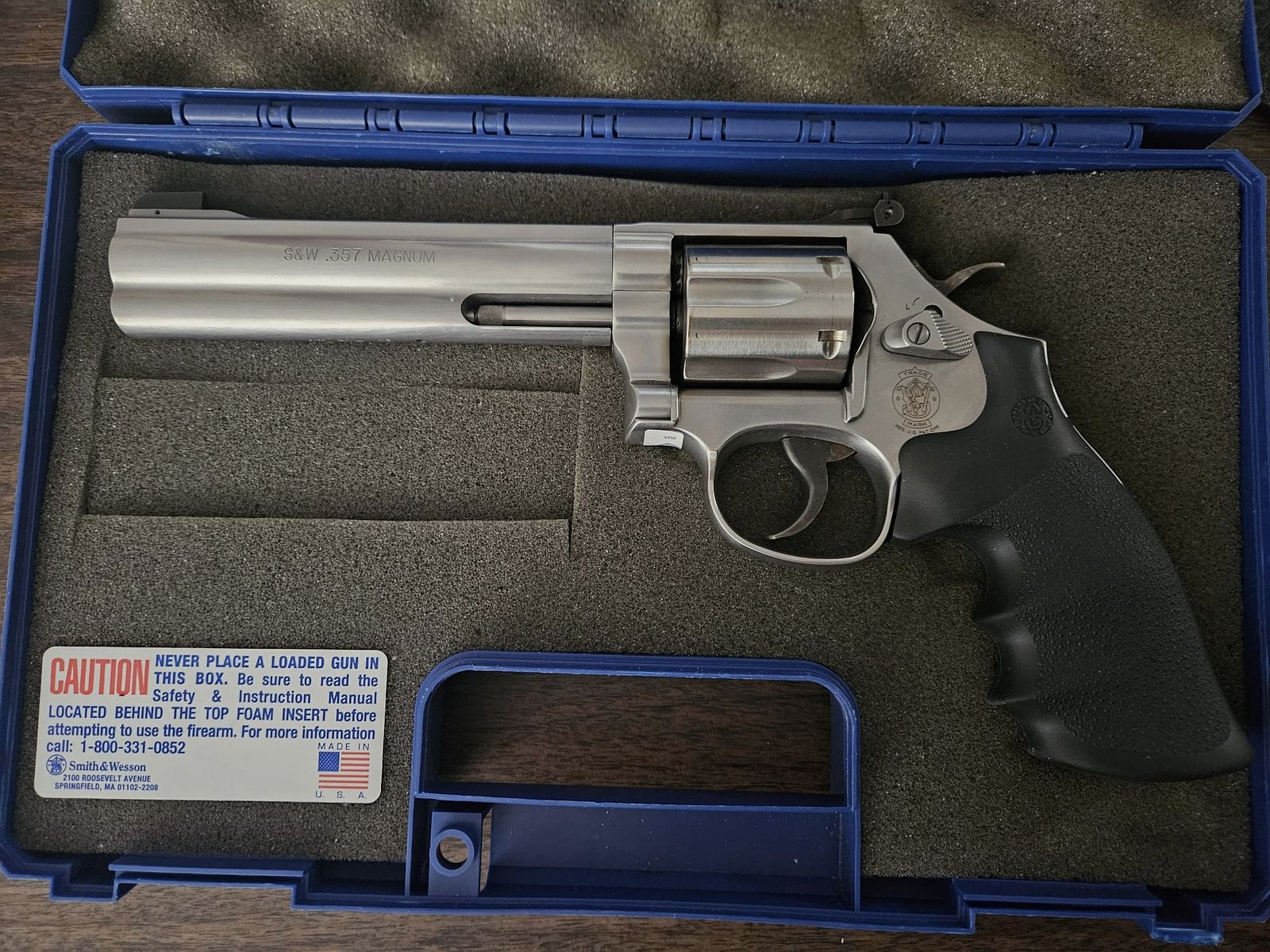 Smith & Wesson 686-6 Target Champion Kal.357 Mag. 6 Zoll Lauf im S&W Koffer mit Zubehör