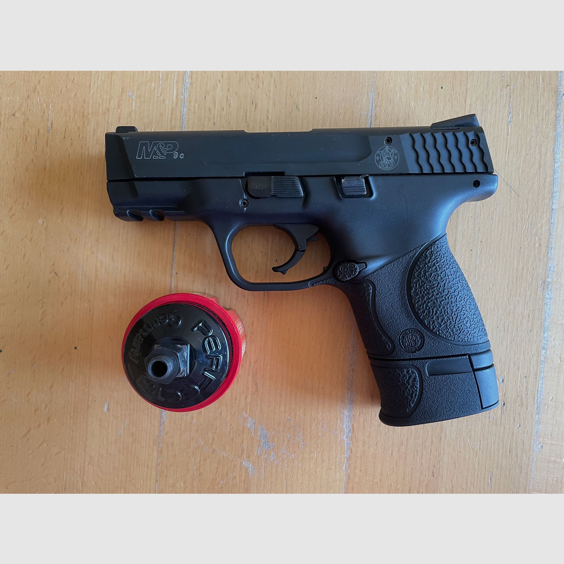 Smith & Wesson M&P 9c blank firing pistol 9 mm P.A.K. – Excellent condition – only 100 shots.