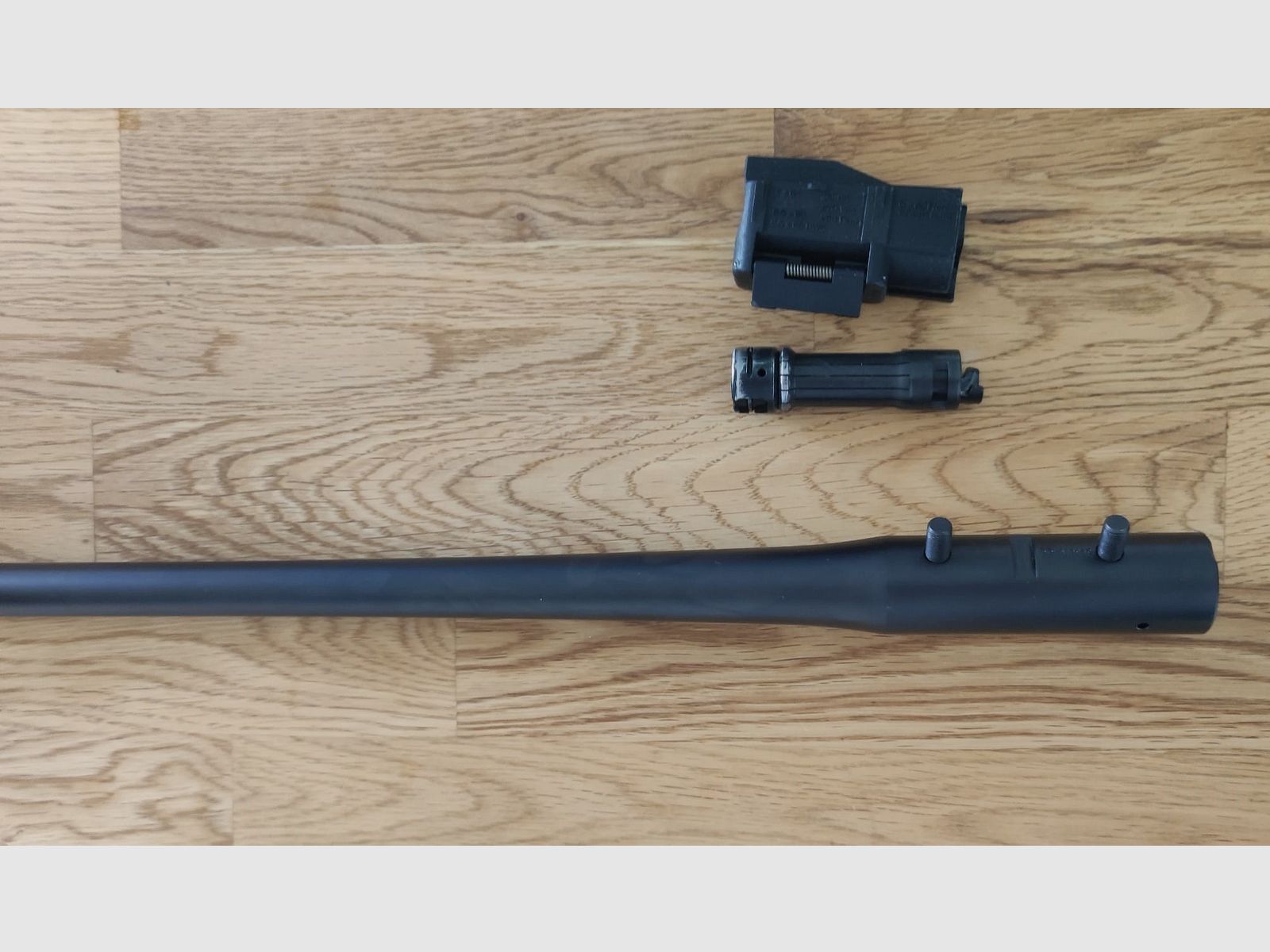Blaser R93  Wechsellauf Kaliber 30-06 mit Mündungsgewinde M15x1, Verschlusskopf und Magazin.