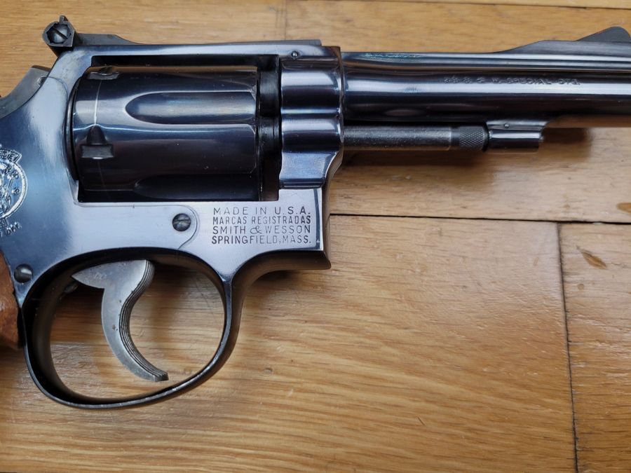 Schöner Revolver Smith & Wesson M15-2 – Kaliber .38 Spezial – hochwertige Fertigung von 1961 bis 1964 – 4 Zoll „Pencil Barrel“ Lauf, der dickere – und dennoch der leichteste aller „Magnum“-Revolver – Ästhetischer und mechanischer Zustand einwandfrei – eine Waffe, die in 65 Jahren sehr wenig geschossen wurde… – TBE++, Bild 5 von 20