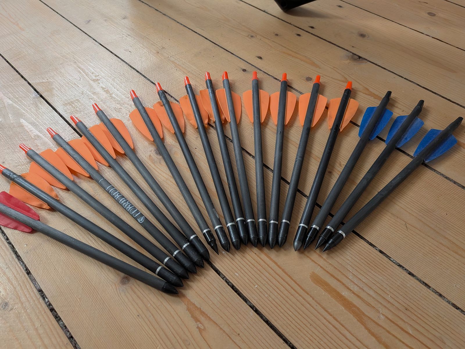 EK Archery Cobra R10 RX (130 lbs) inkl. 24 Deep Penetration Bolzen – jak nowy