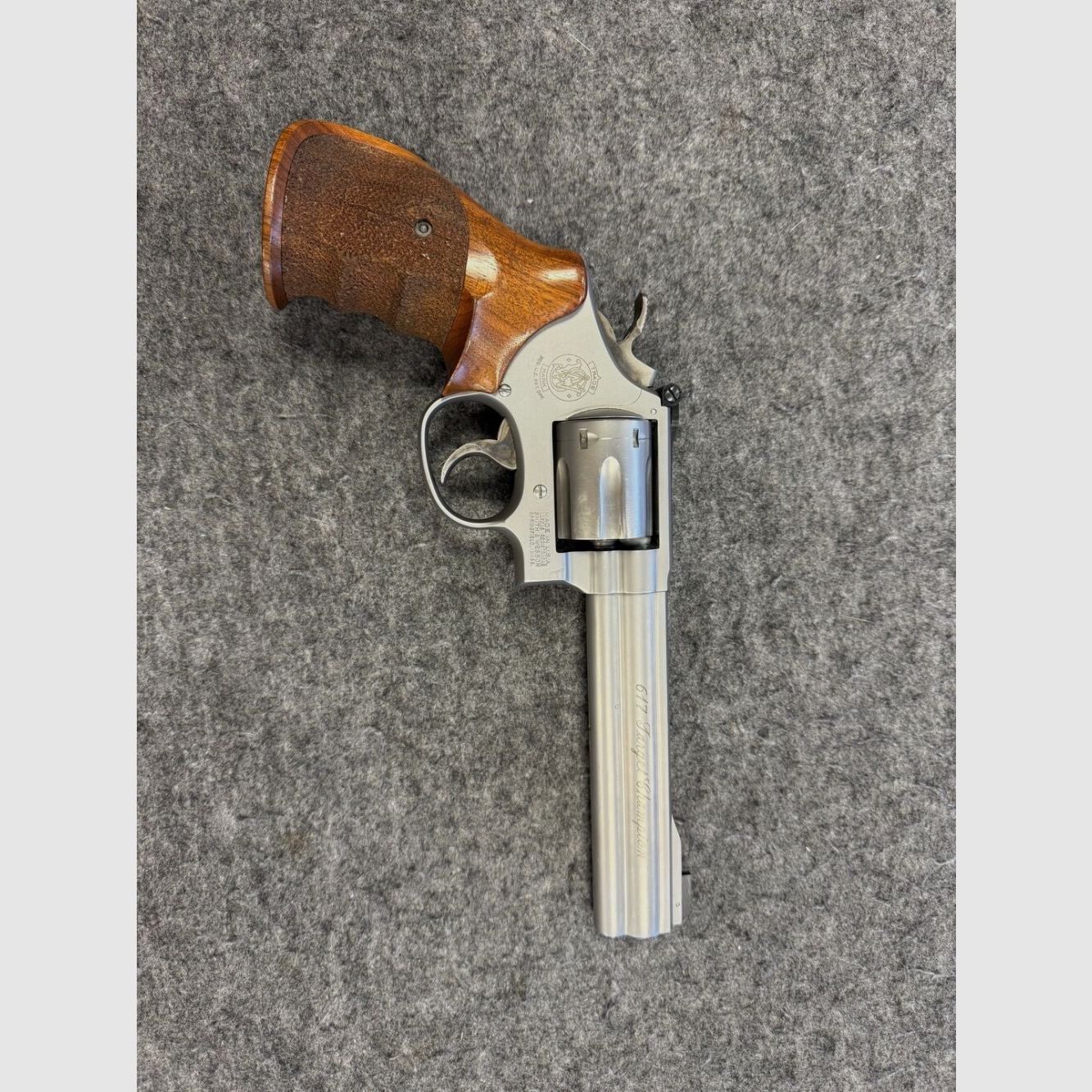 Smith & Wesson Revolver S&W 617 Target Champ