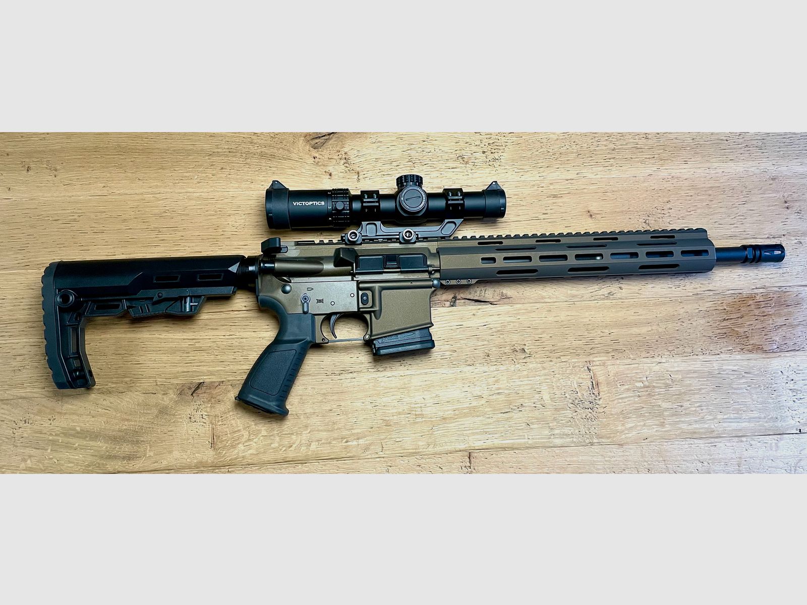 Neu! Messerschmitt AR 15 .223 Rem - 14,5" in Bronze mit ZF 1-6x24 Red Dot Funktion