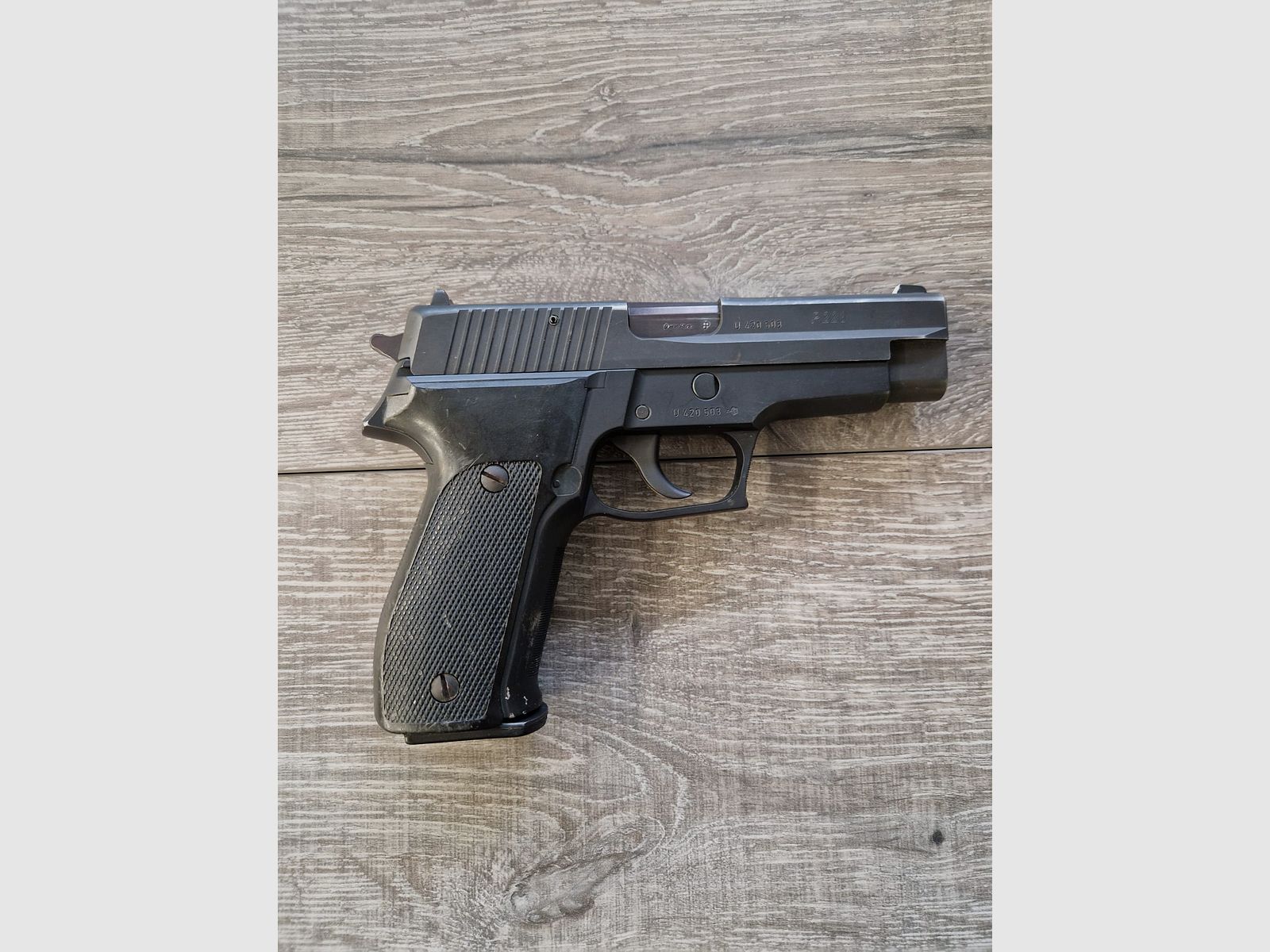 P226, Bild 1 von 2