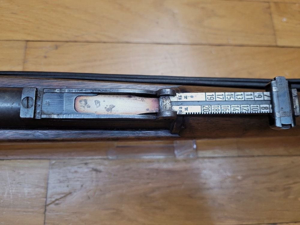 Très belle carabine K98 du début de III° Reich – Rarissime attribution Kriegsmarine Flotte de la Baltique – Fabrication S/42 Mauser de 1938 – frôle le monomatricule – Superbe tampons et poinçons bien lisibles – Mécanique impeccable – Très bon canon – Bretelle d&rsquo;origine – Très belle arme peu courante en TTBE, image 22 sur 37