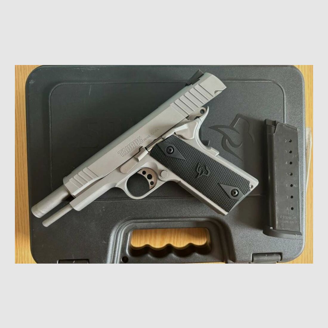 Pistole Taurus Model PT 1911 Stainless Steel .45Auto