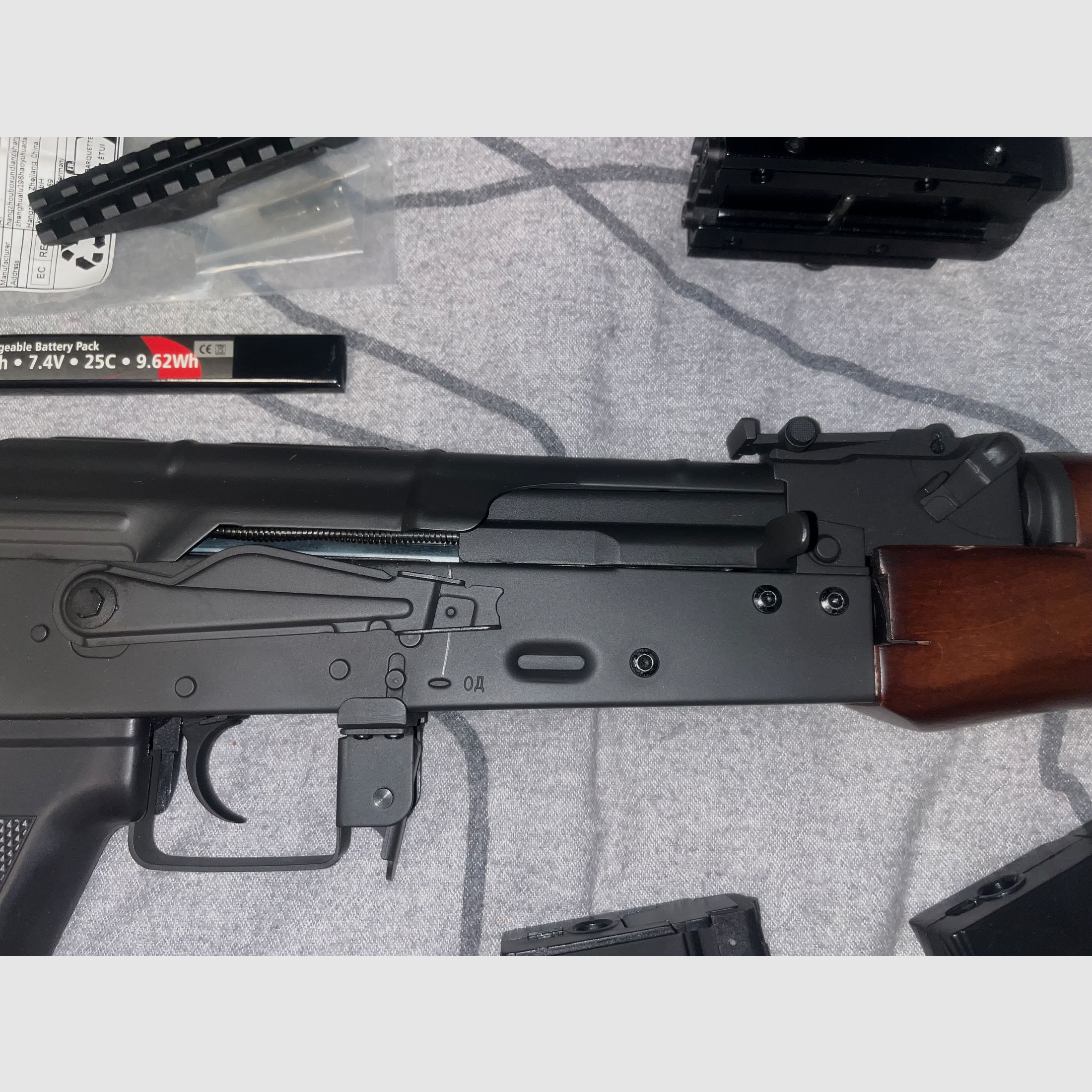 AK-74 Vollmetall Echtholz BlowBack S-AEG APS mit Zubehör 