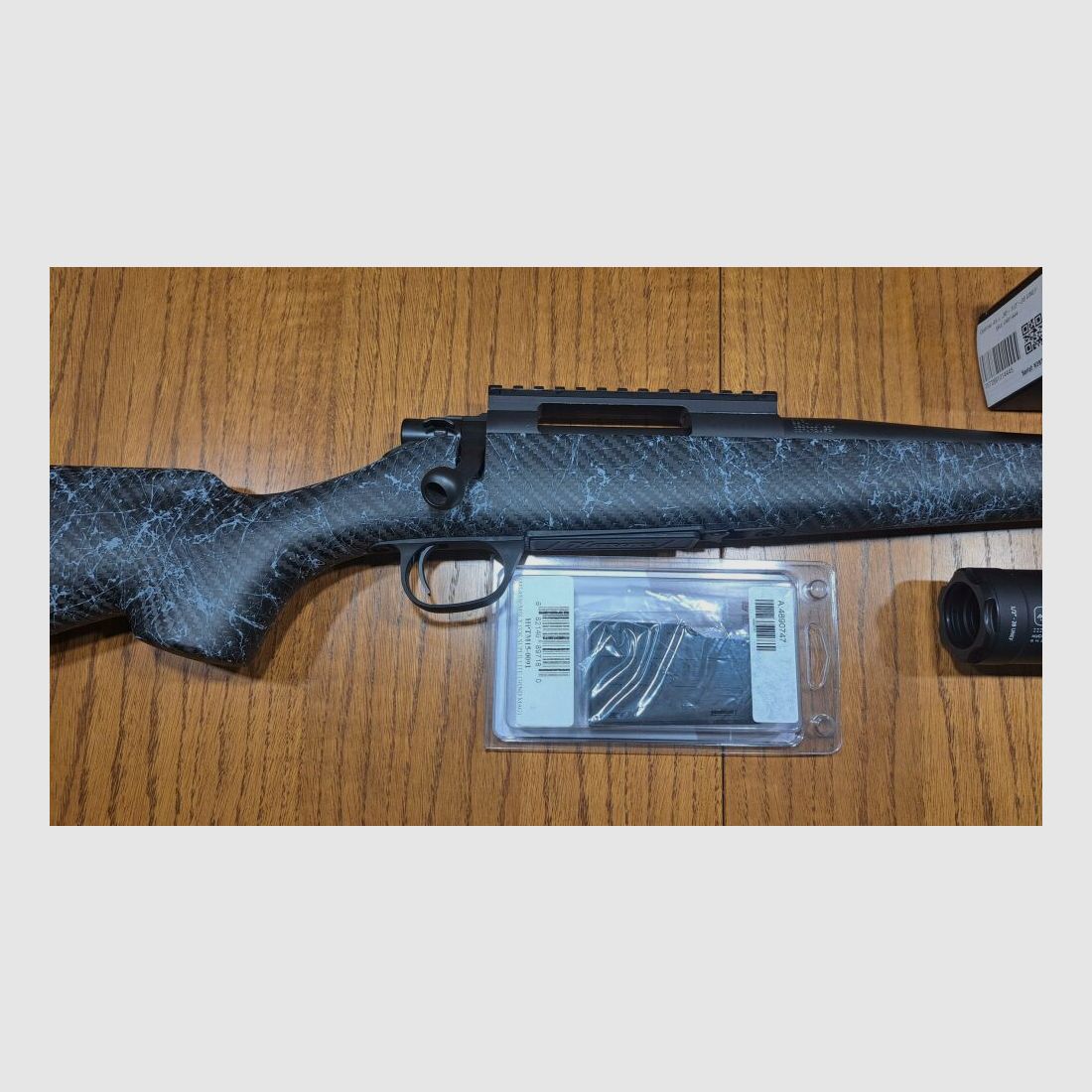 HOWA Repetierbüchse HOWA 1500 Superlite mit Carbonschaft , Schalldämpfer A TEC 45 mit Bremse, Ersatzmagazin