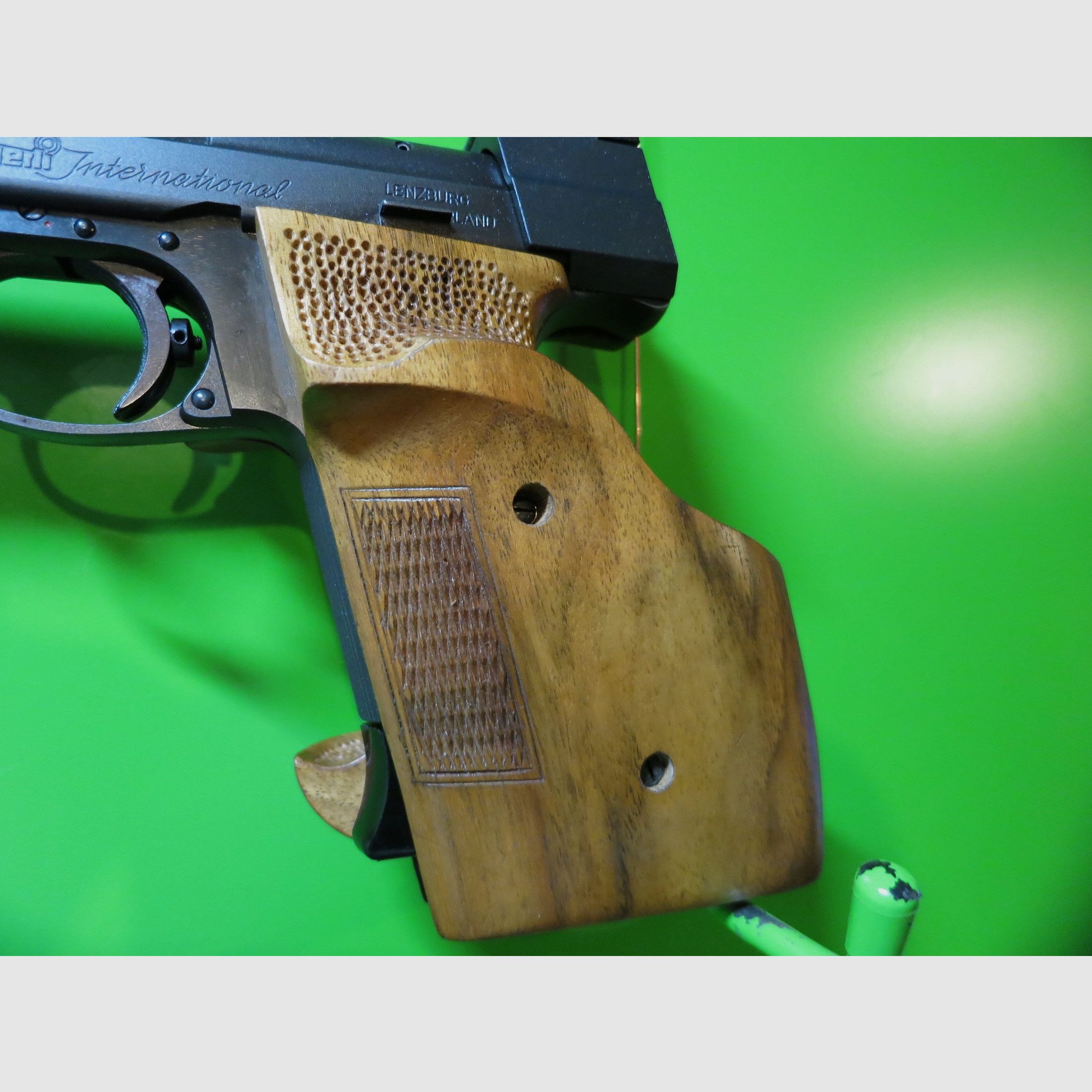 Hämmerli International 208, beste schweizer Ziel- Sportpistole, .22lr +Laufgewicht +Sportgriff       #72-