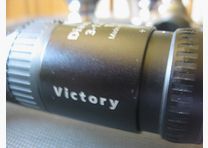 TOP ZEISS VICTORY Gen.II nella versione Diavari come 3-12x56 M, quindi guida interna, con reticolo LP 40 e montatura originale Blaser a sella!