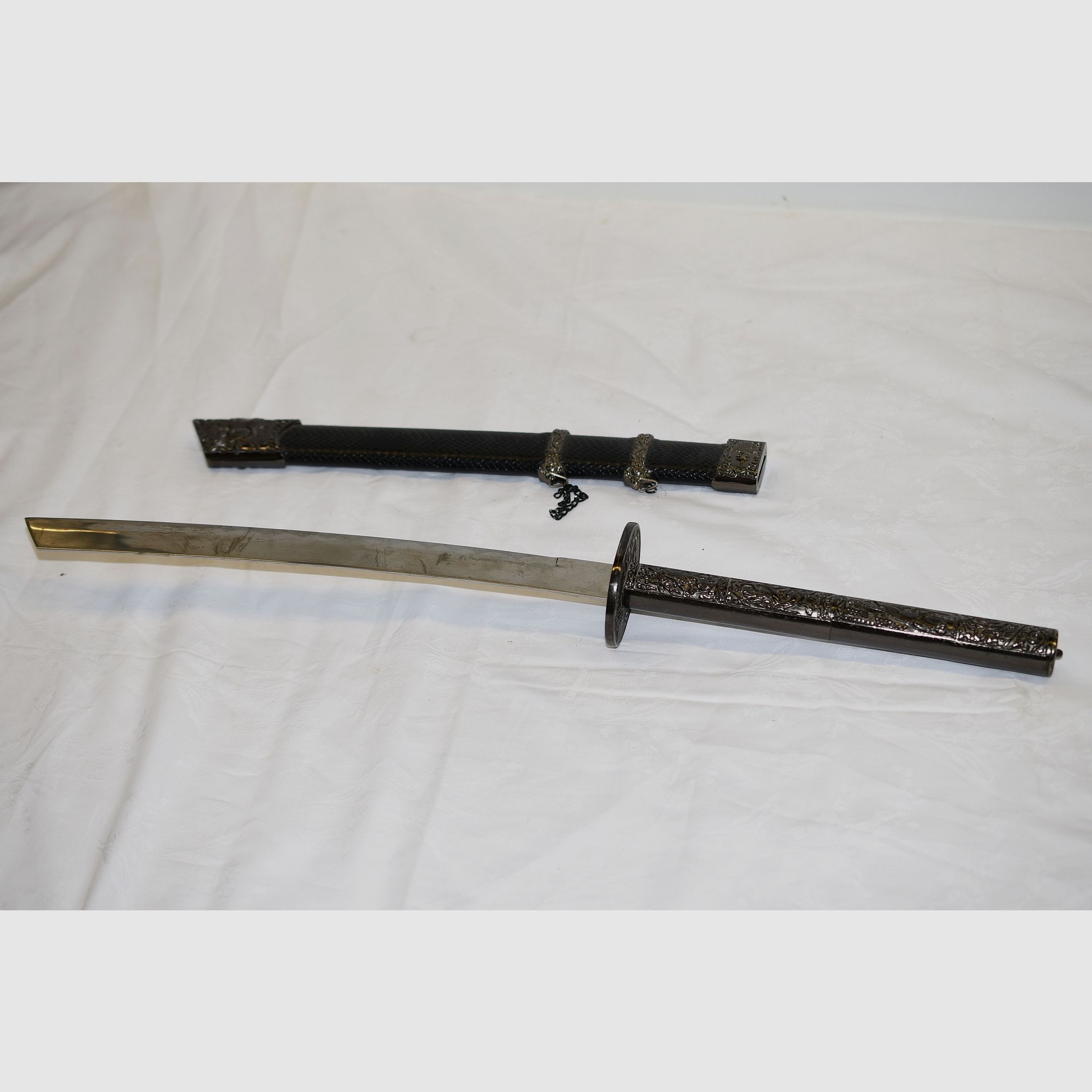 Katana, Tanto-Messer in Scheide, Gesamtlänge 63 cm