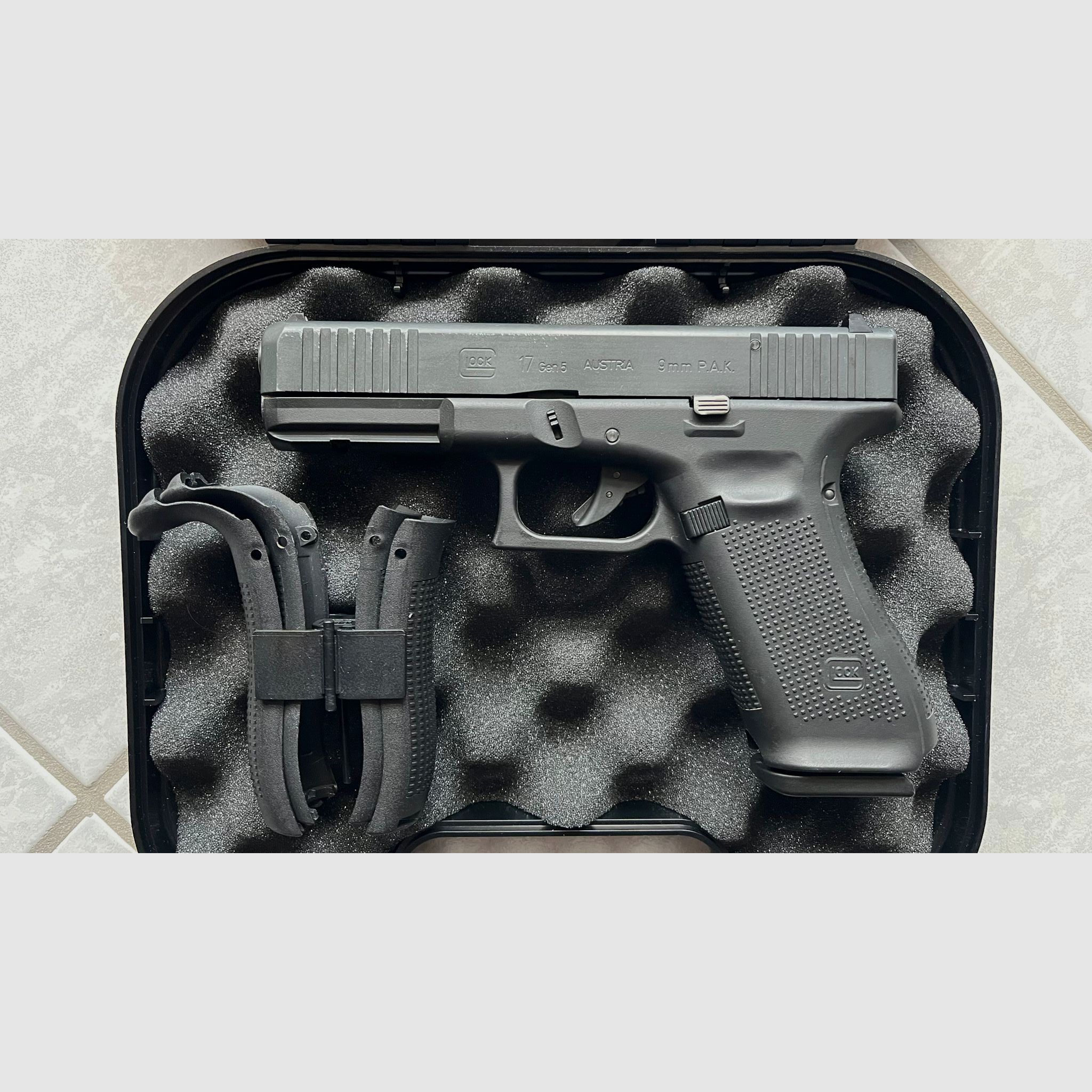 Glock 17 Gen 5 9mm P.A.K. Erste Edition Umarex - Neuzustand - mit originalem Glock Koffer und Zubehör (Vollständiges Set)