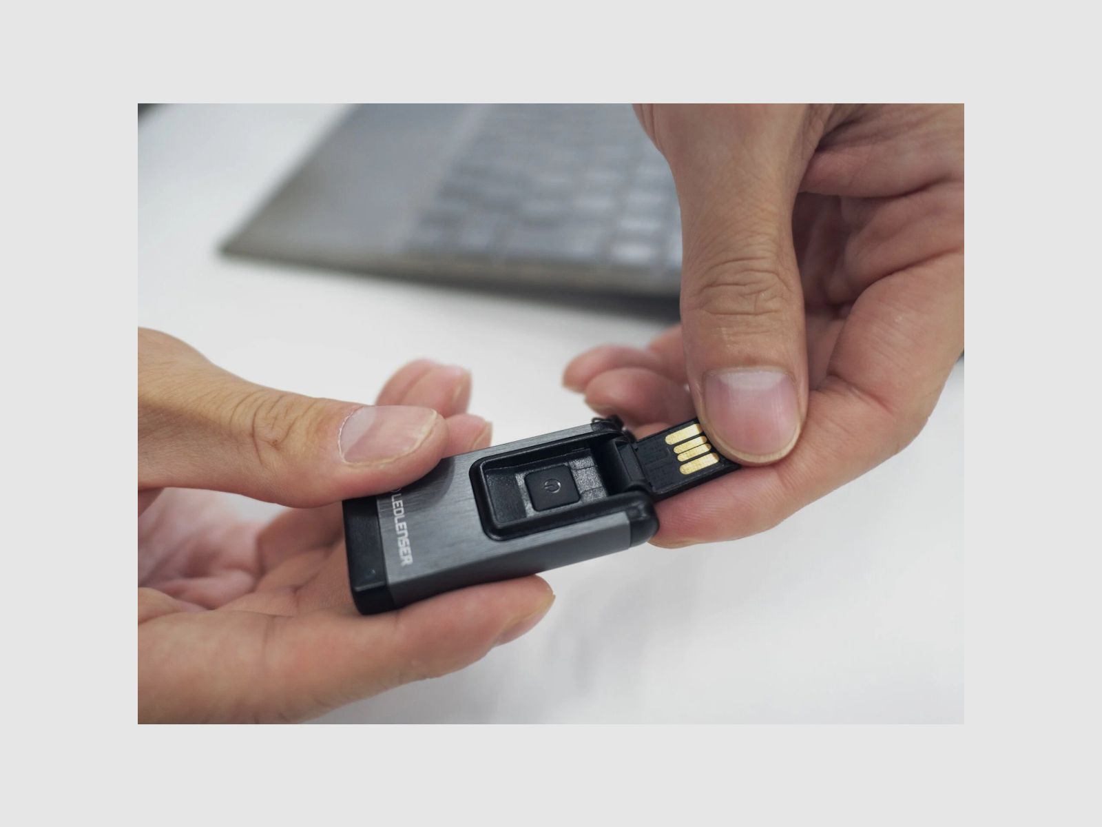 LEDLENSER llavero K4R gris