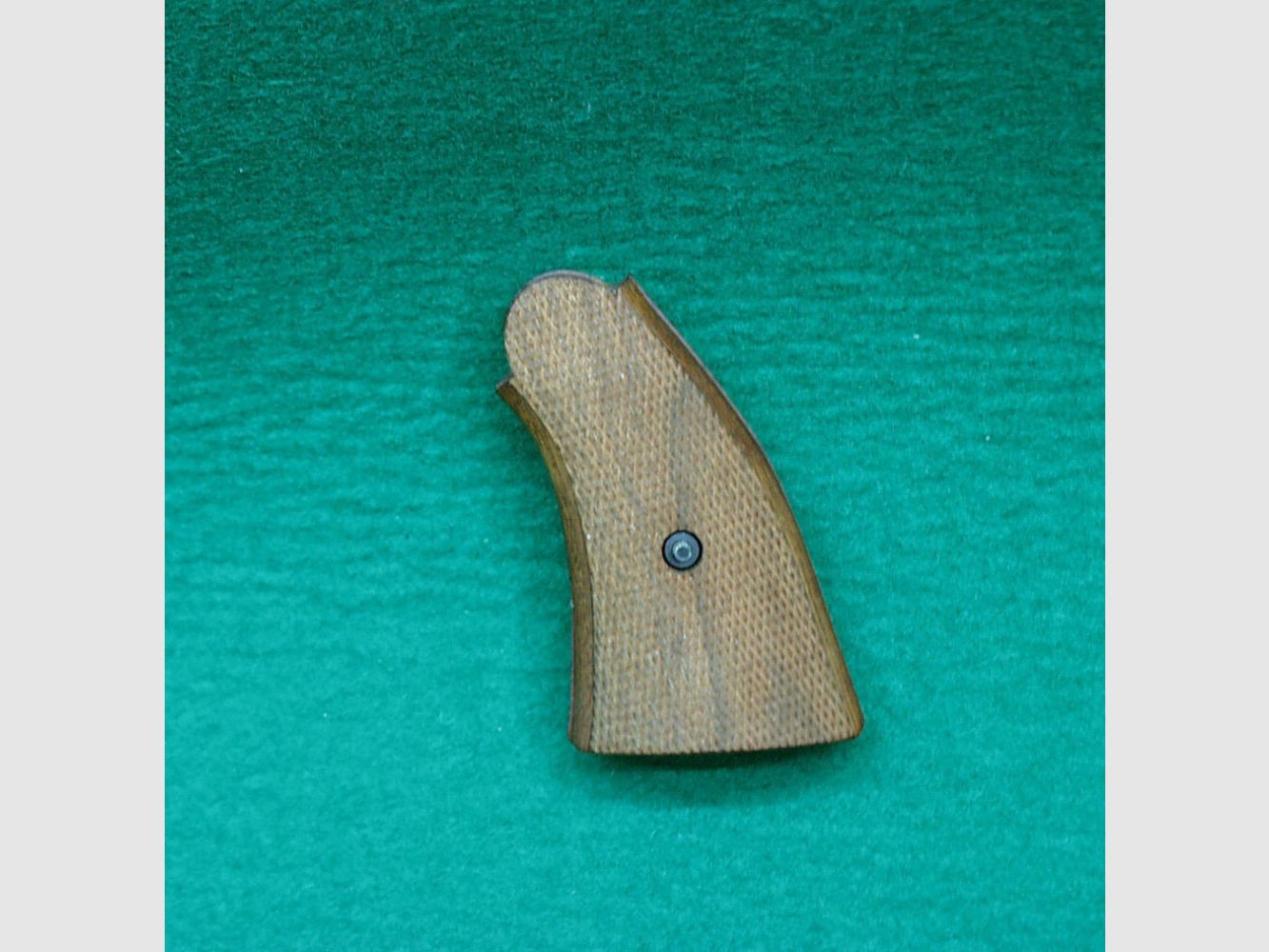 Griffschalen van hout, met visleer