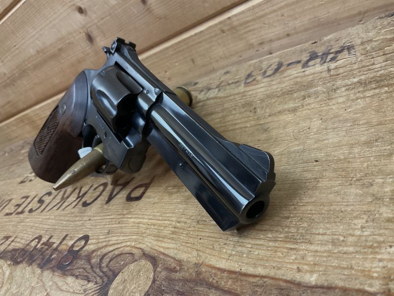 Revolver Amadeo Rossi Mod.971, Kal..357Mag., Holzgriffschalen, super Zustand!!!