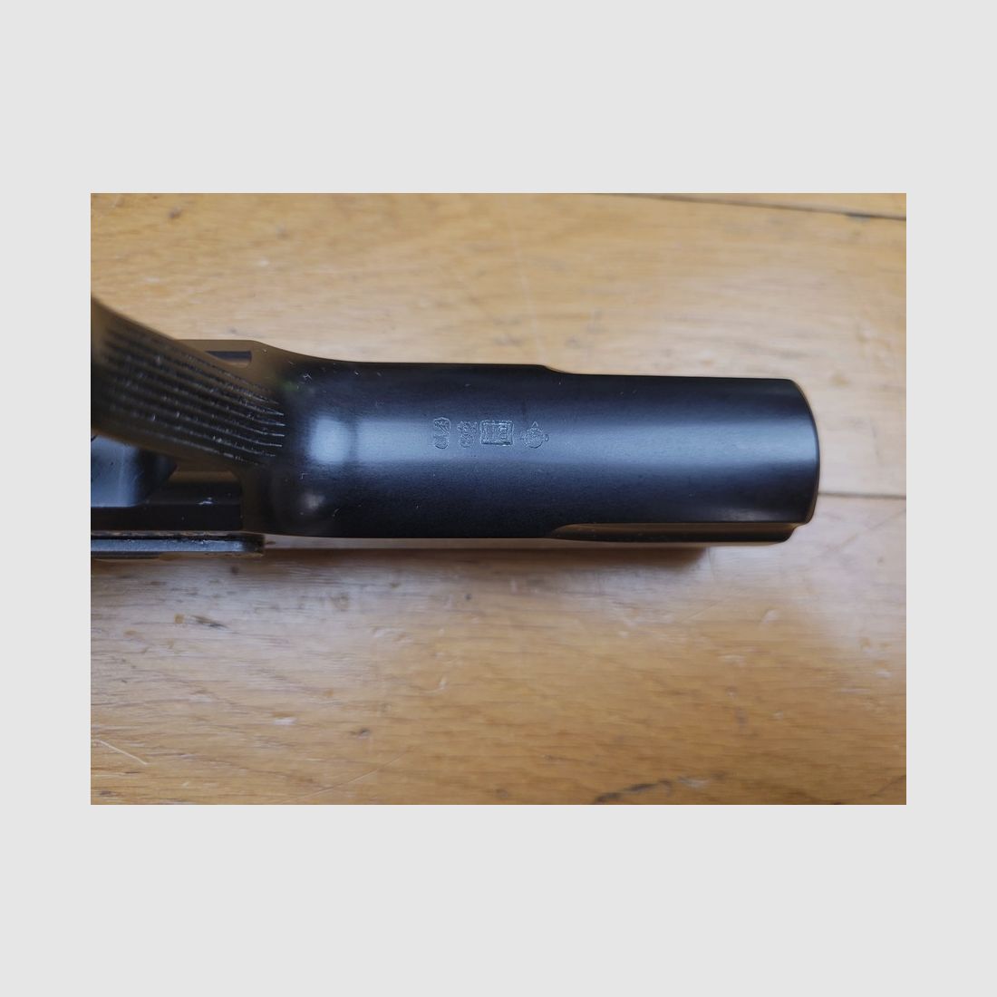 Très beau pistolet Pardini GT45 – 45 ACP – Carcasse alliage au top du sujet – Chargeur 13 coups double colonne – Toutes commandes ambidextres – Arrêtoir de culasse en accès bas – Verrouillage Petter – Crosse pentée façon Luger – Luxe et sport – État neuf, image 10 sur 20
