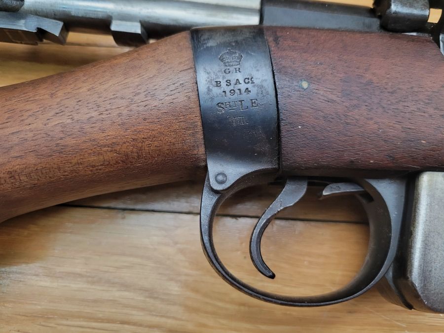 Rare Fusil anglais Lee Enfield MKIII (ET PAS MKIII(*) !) – Cut-off ET Volley sight – TRES rare fabrication B.S.A 1914 ! calibre d&rsquo;origine 303 Brit. – intégralement mono matricule – disque d’unité – ÉTAT MUSÉAL !, image 7 sur 40