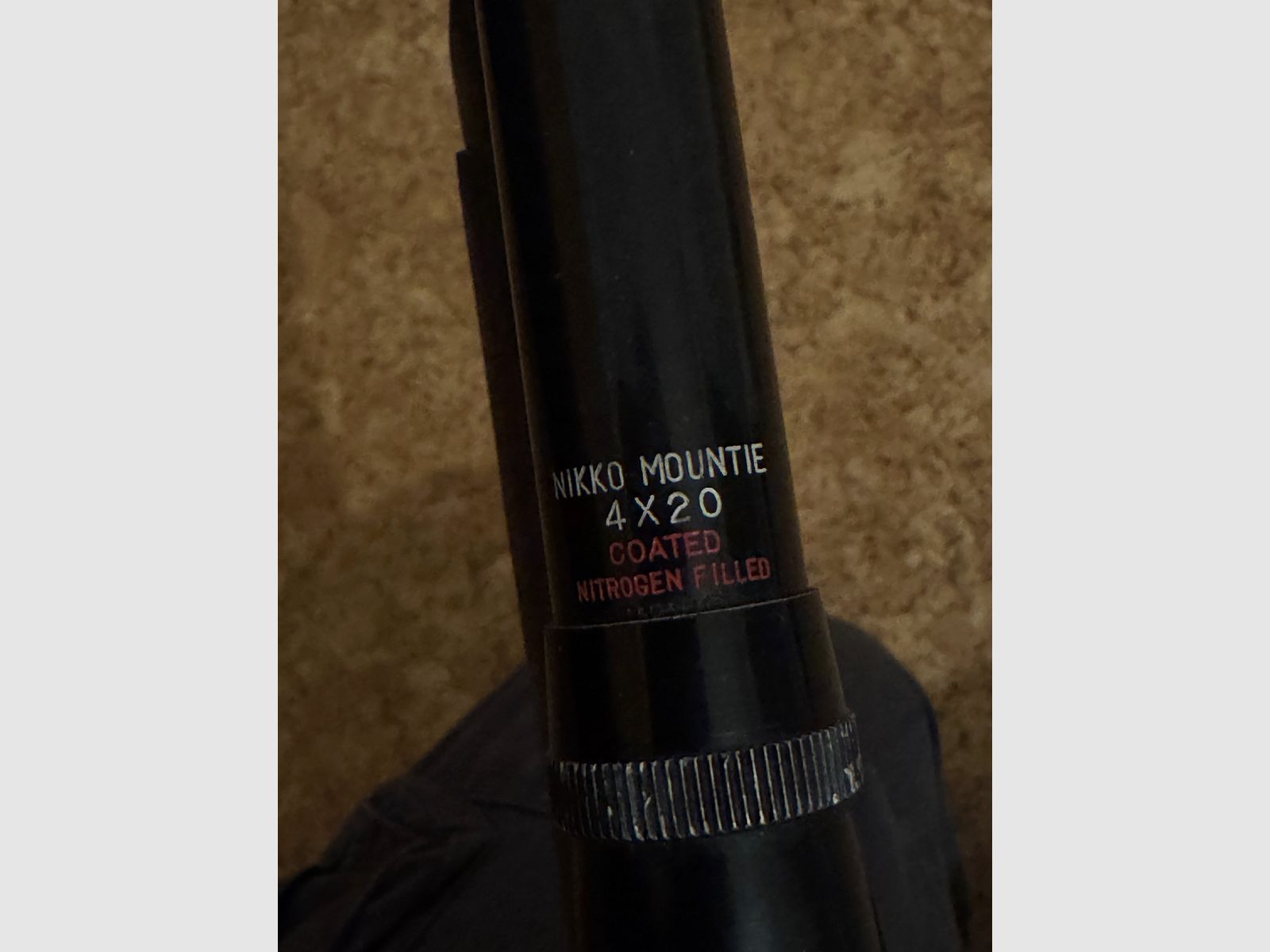 karabin powtarzalny z dźwignią pod spodem