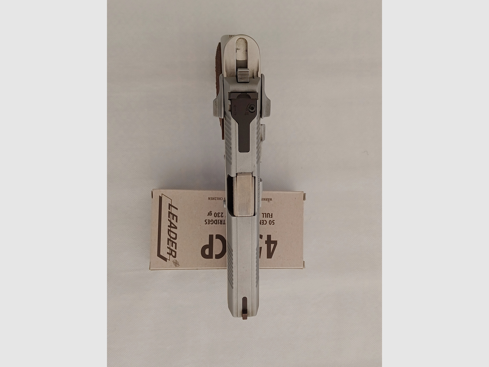 Pardini 45 ACP Nickel Sport Modèle P.C. 45 S, 5 pouces ; Très bien entretenu et peu tiré. Prix incluant 1350 cartouches 45 ACP 230 gr. et 3 chargeurs de rechange
