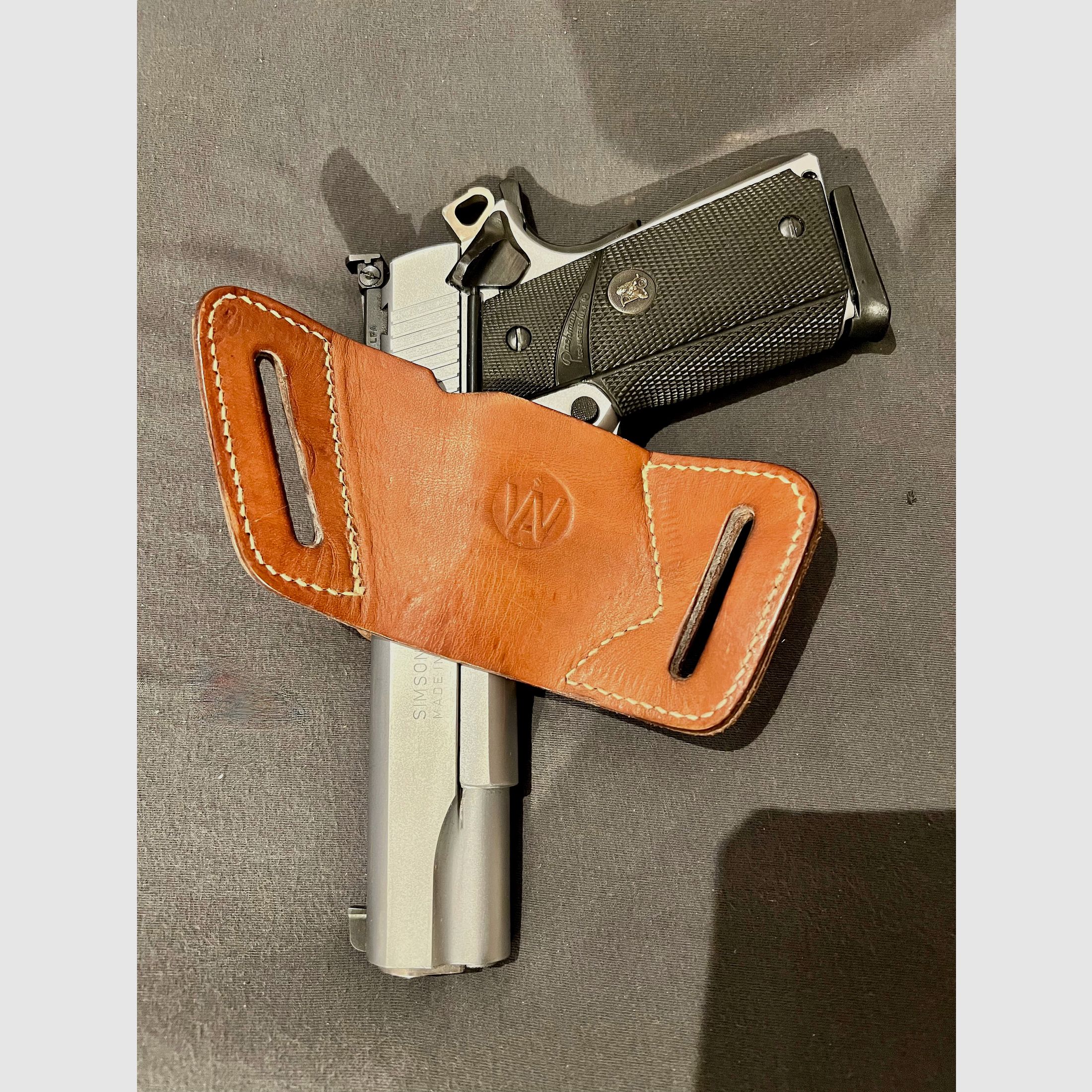 Universelles Lederholster – US‑Fertigung „W“ – Yaqui‑Loop – OWB für Fullsize Pistolen