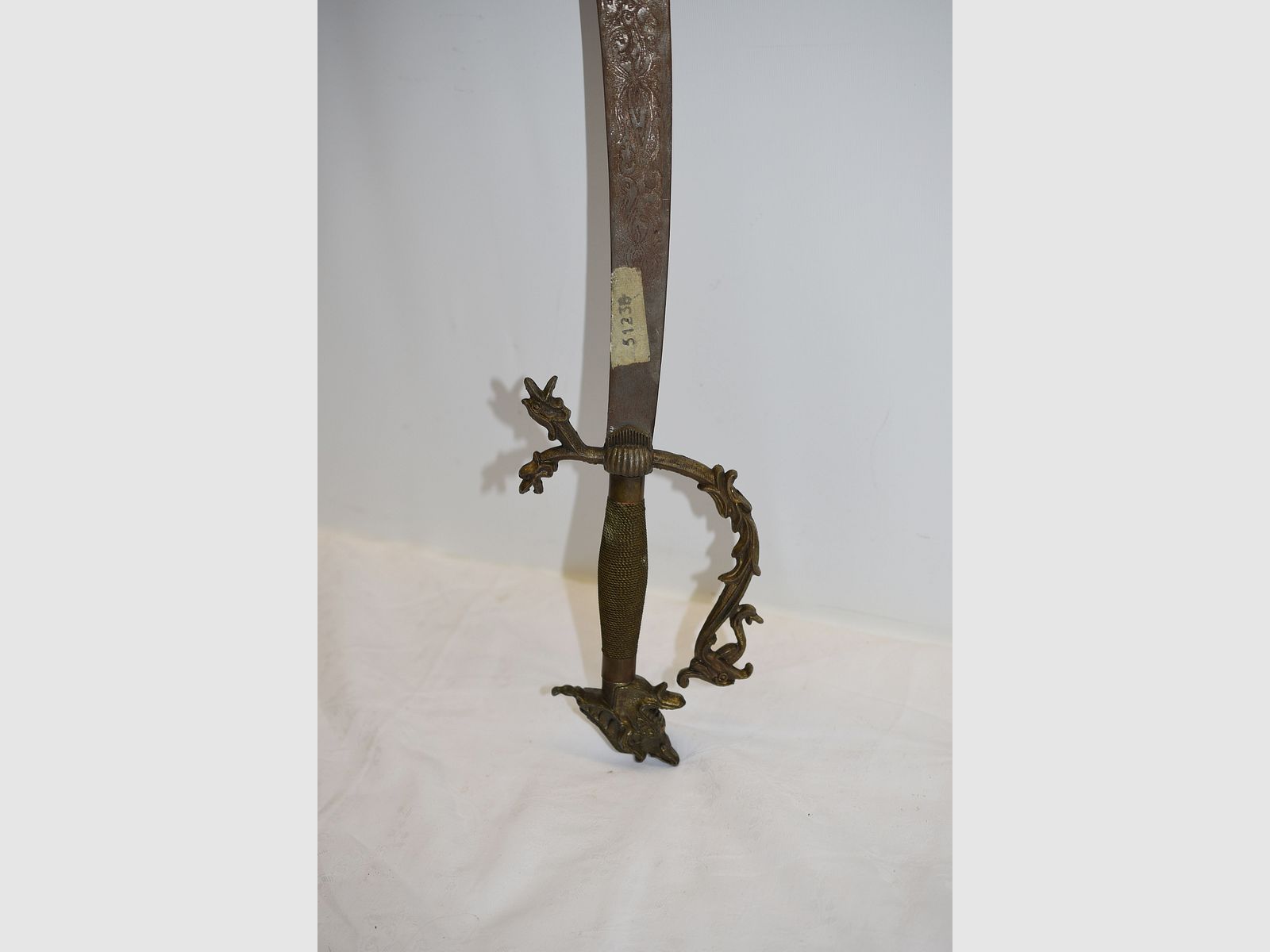 Antikes orientalisches Schwert, Säbel mit Drachen, Gesamtlänge 85 cm